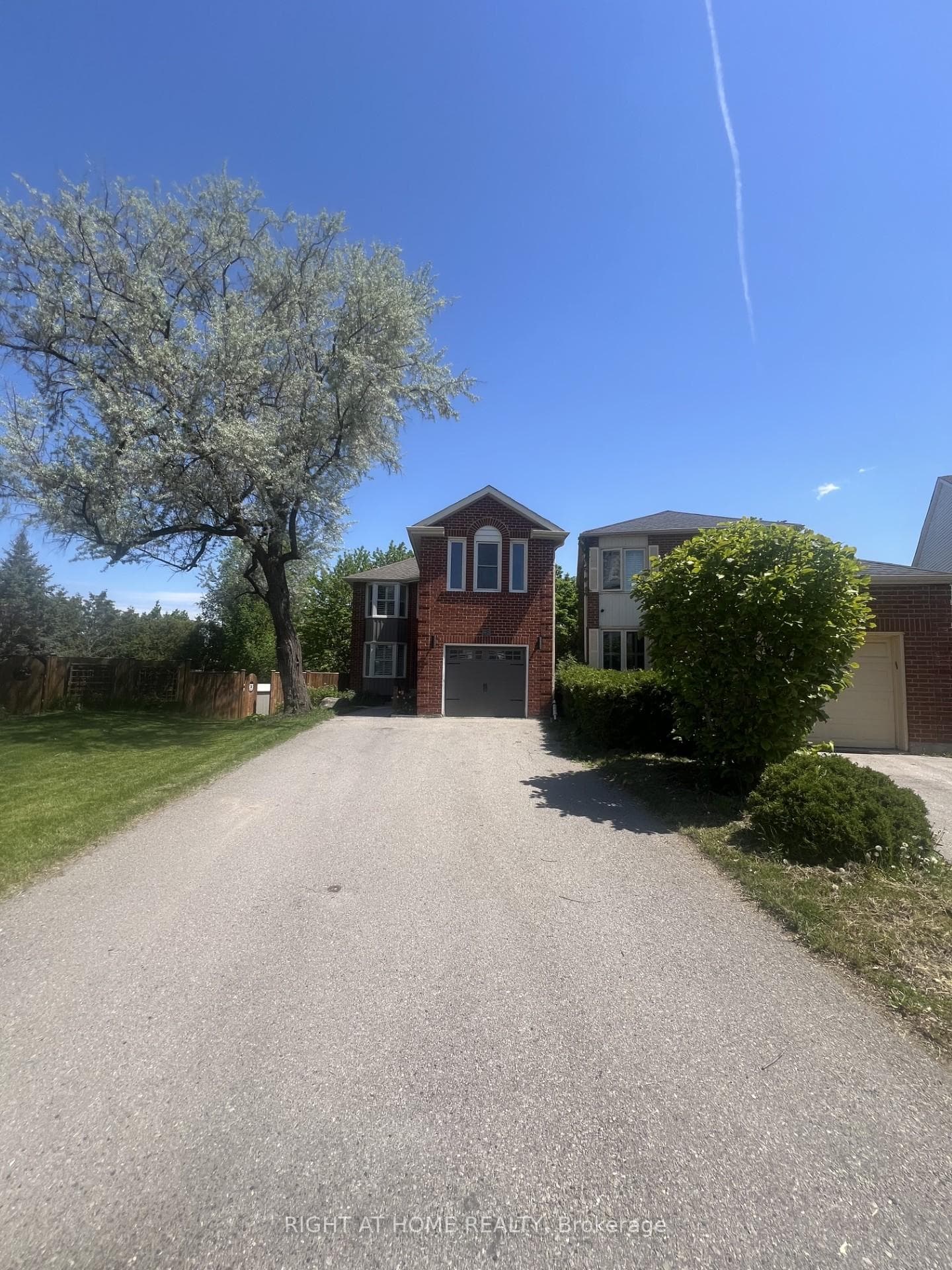 45 Lansbury Court, Vaughan, ON L4J 5K1