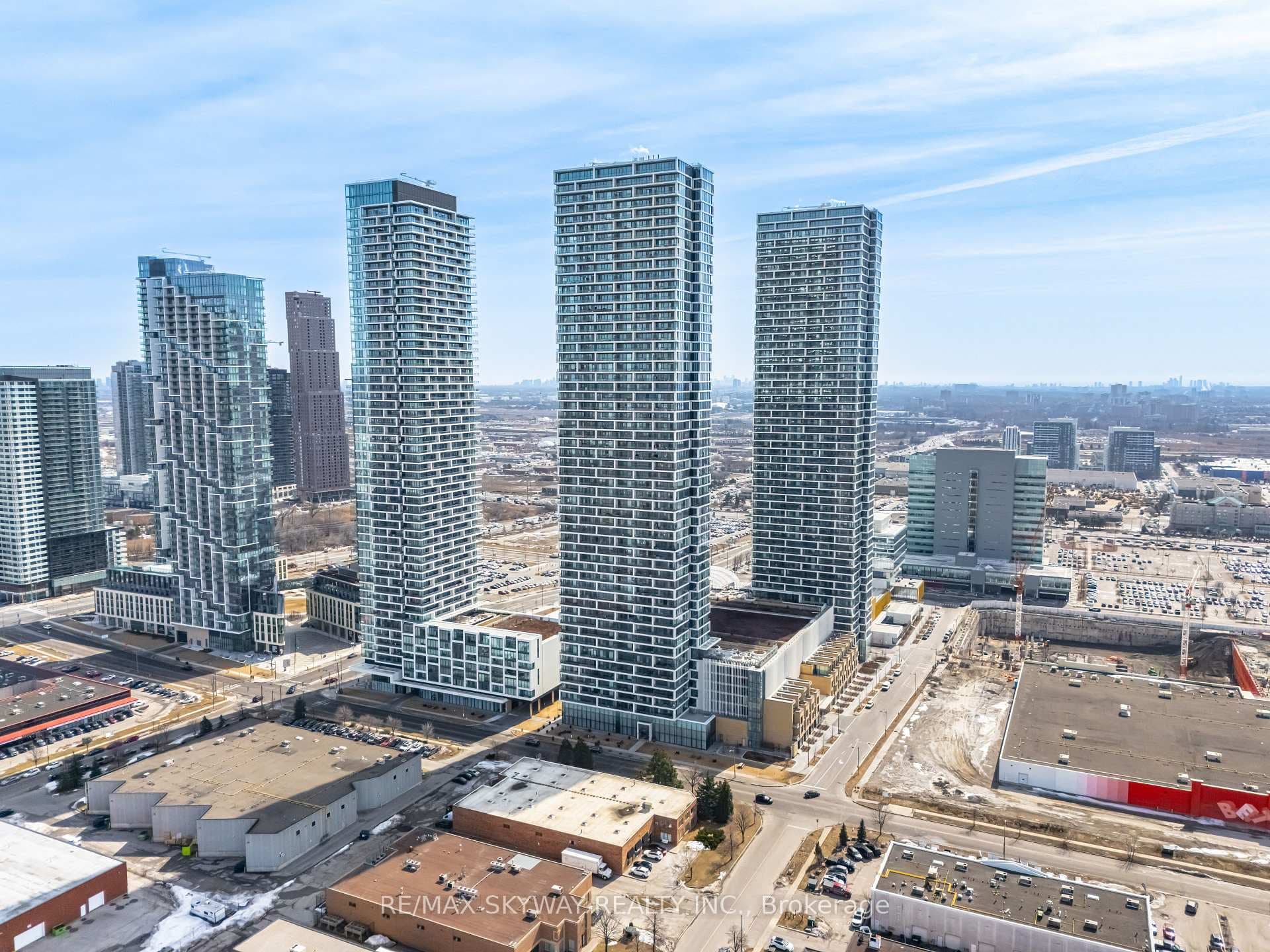 898 Portage Parkway 5605, Vaughan, ON L4K 0J6