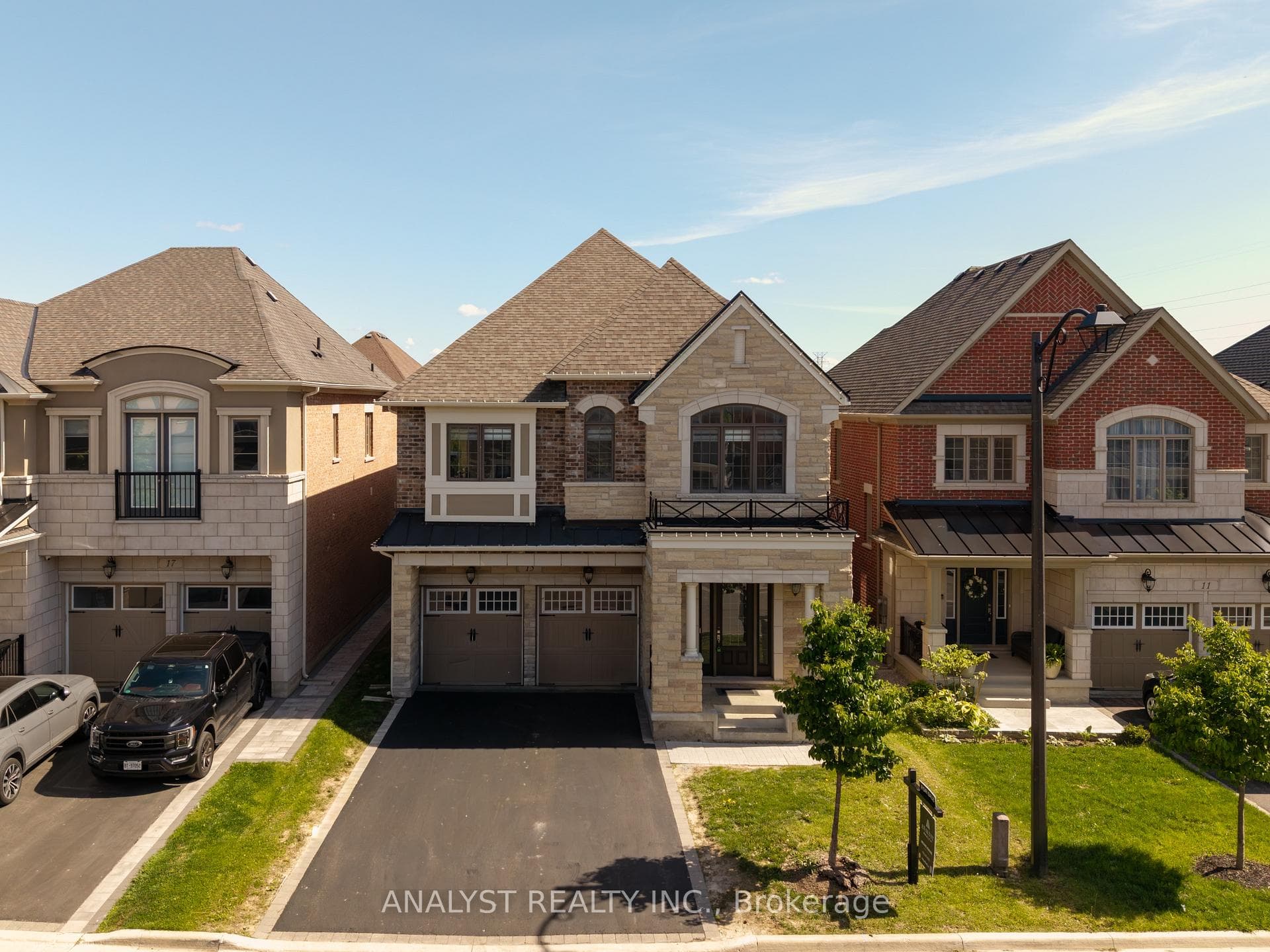 15 Streamside Street, Vaughan, ON L4H 4V3