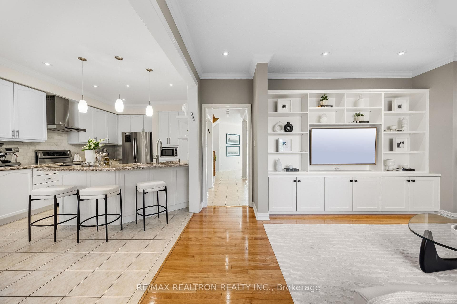 5 Daphnia Drive, Vaughan, ON L4J 8X1