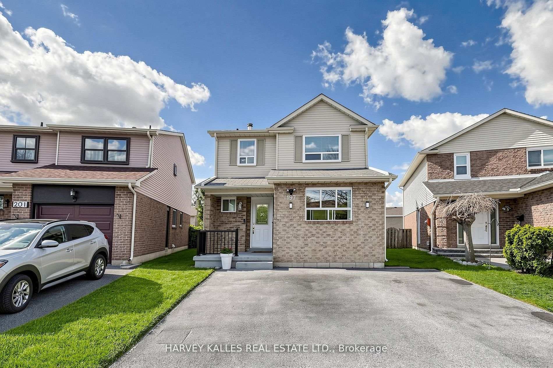 197 Lisa Crescent, Vaughan, ON L4J 2N2
