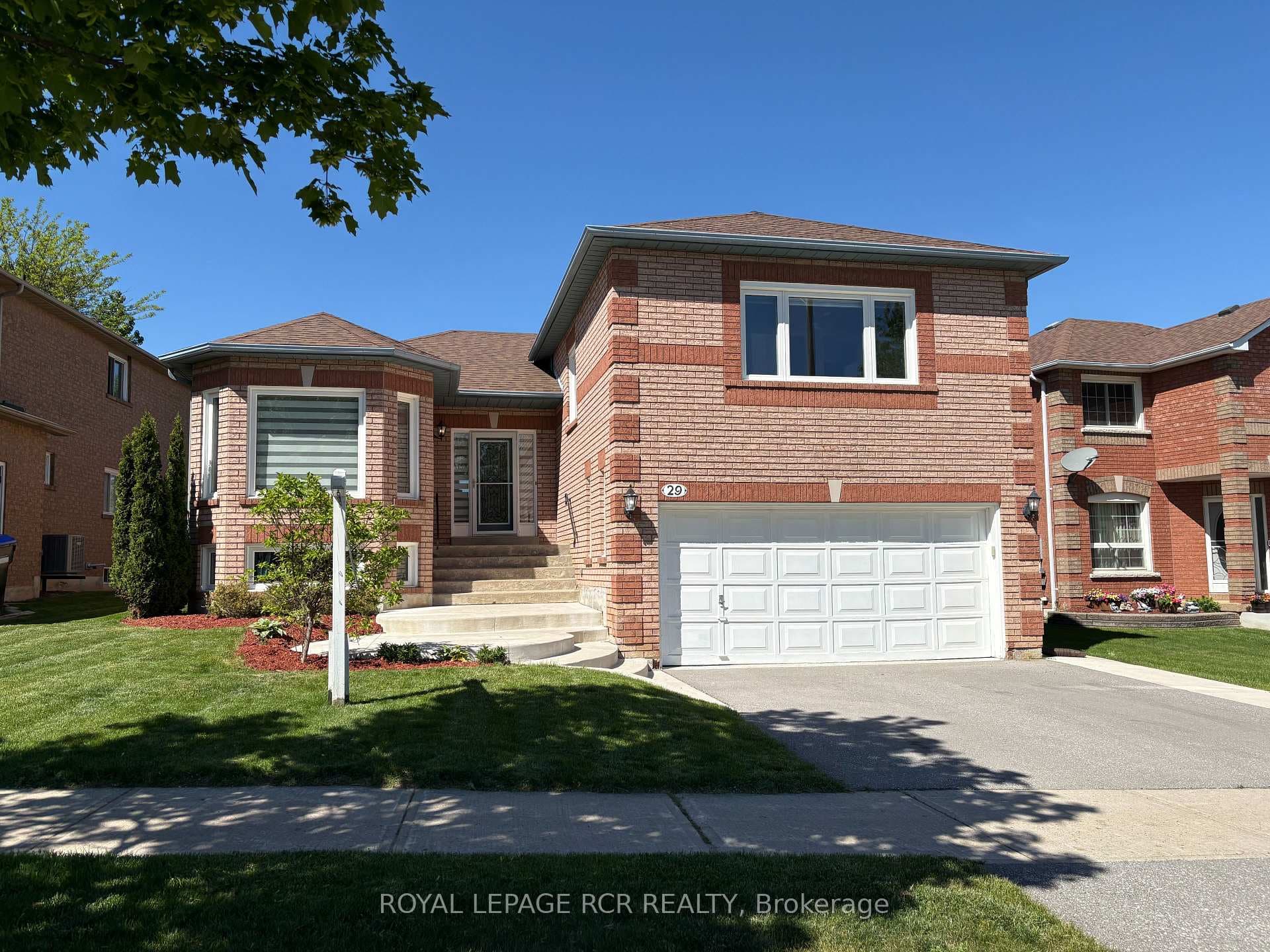 29 Depeuter Crescent, Bradford West Gwillimbury, ON L3Z 3A3