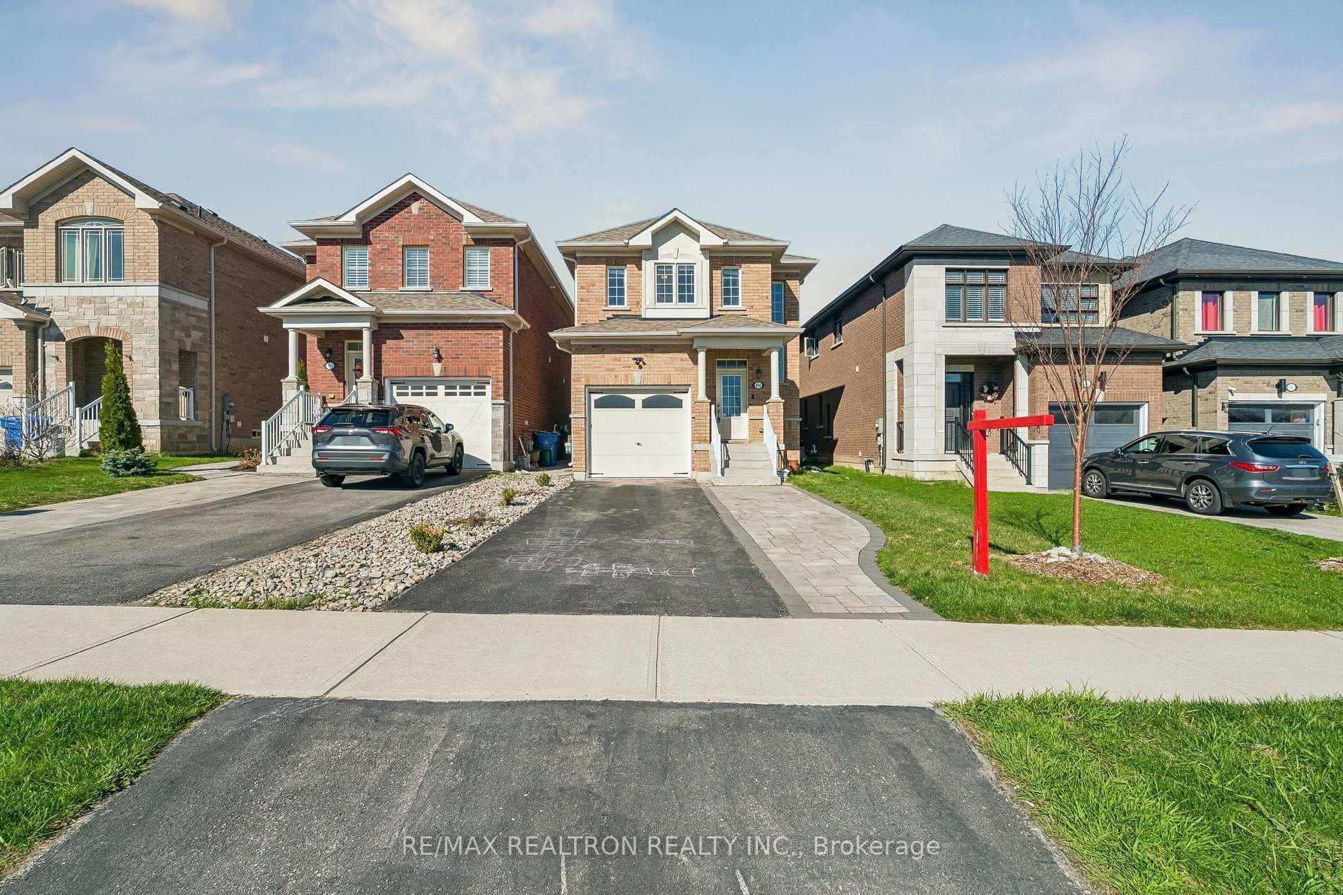 494 Rita's Avenue, Newmarket, ON L3X 2E8