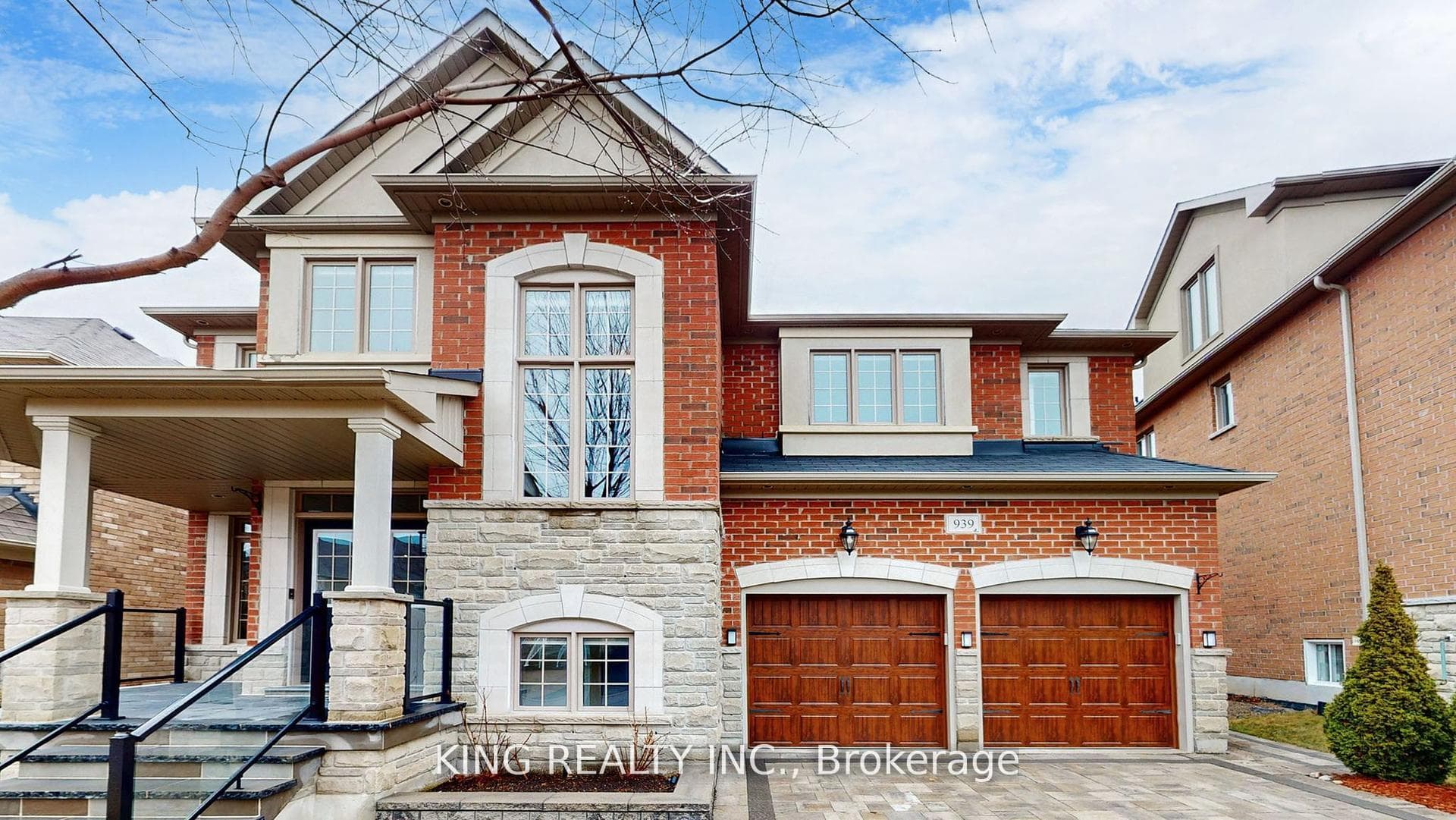939 Goring Circle, Newmarket, ON L3X 0B5