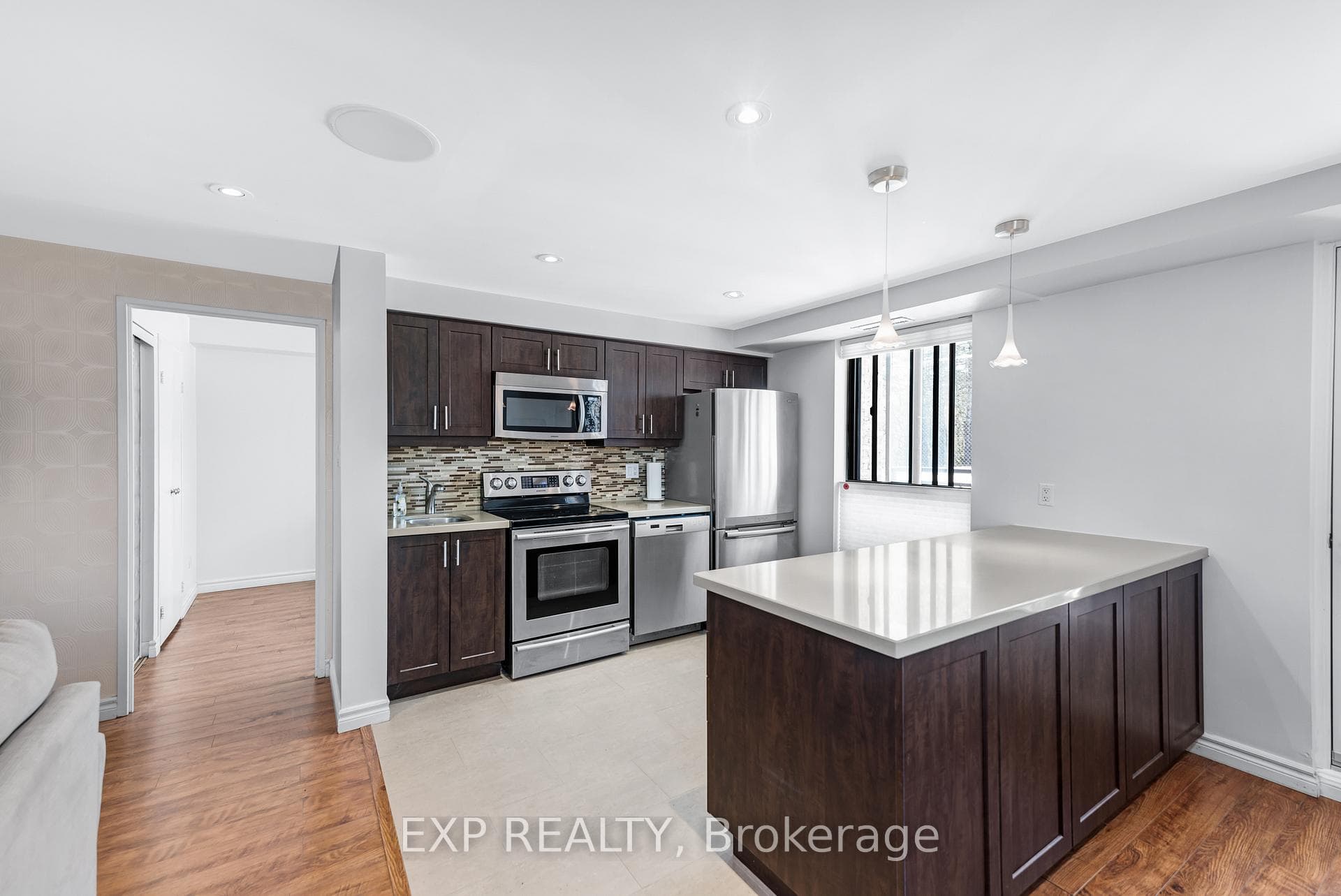 15390 Yonge Street 104, Aurora, ON L4G 1N8