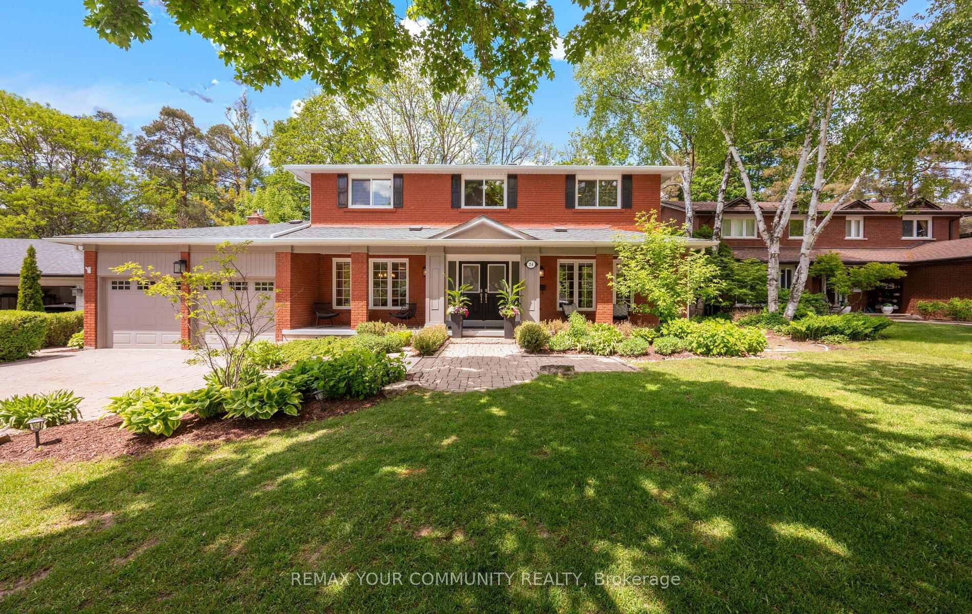 24 Hawthorne Lane, Aurora, ON L4G 3K6