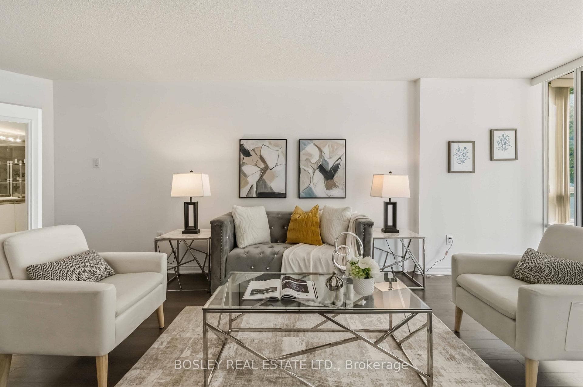 7250 Yonge Street 206, Vaughan, ON L4J 7X1