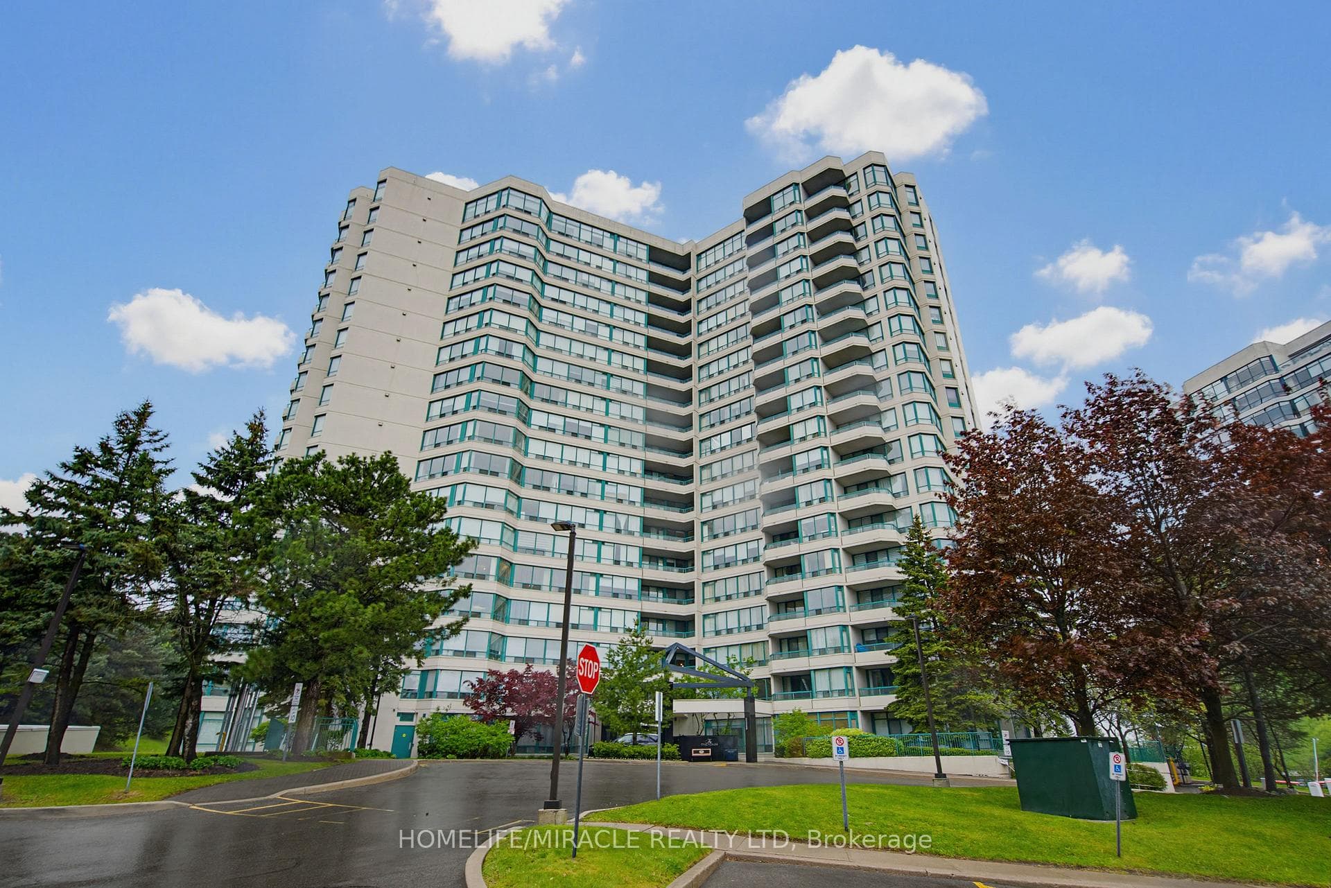 7250 Yonge Street PH211, Vaughan, ON L4J 7X1