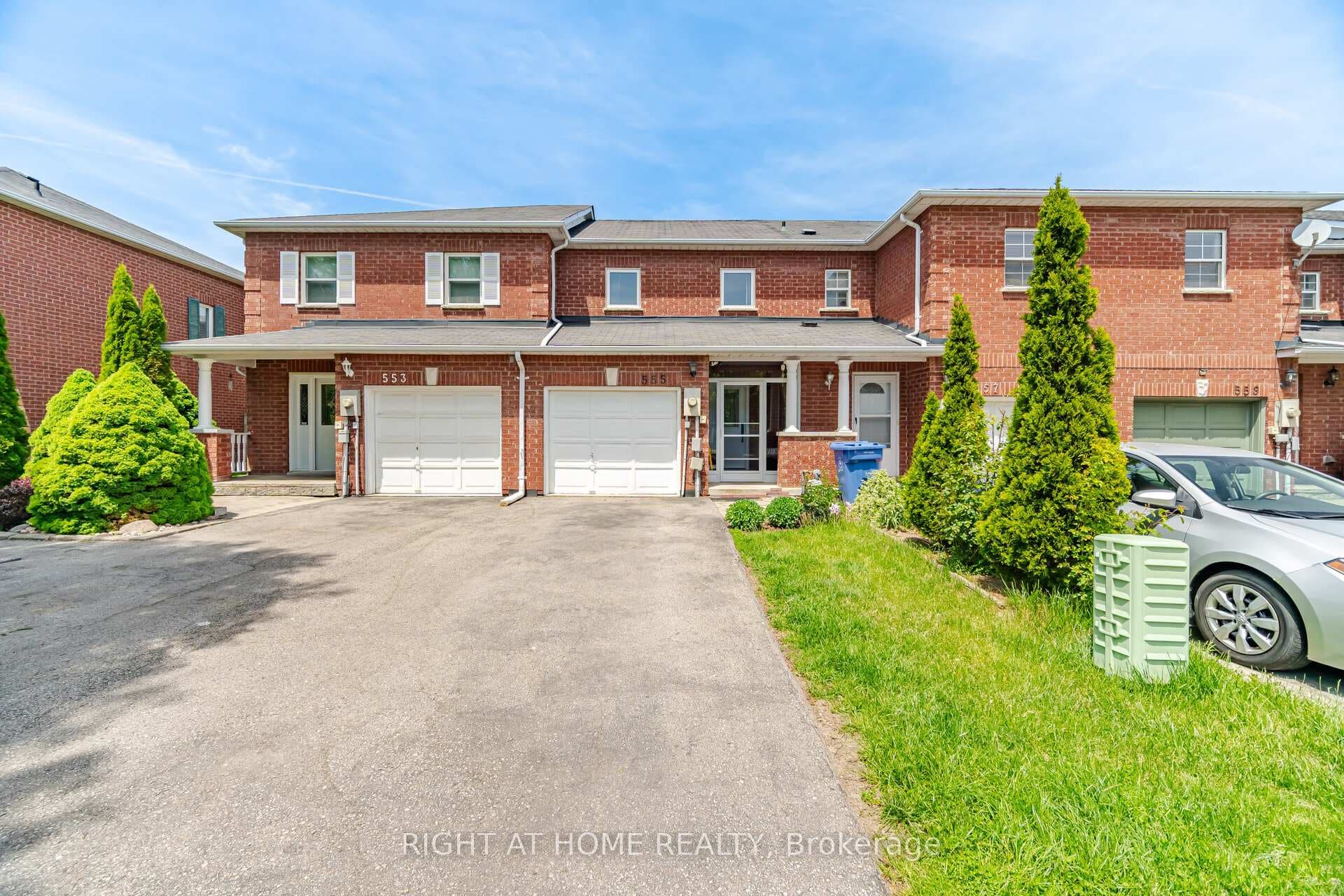 555 Legresley Lane, Newmarket, ON L3Y 8R6