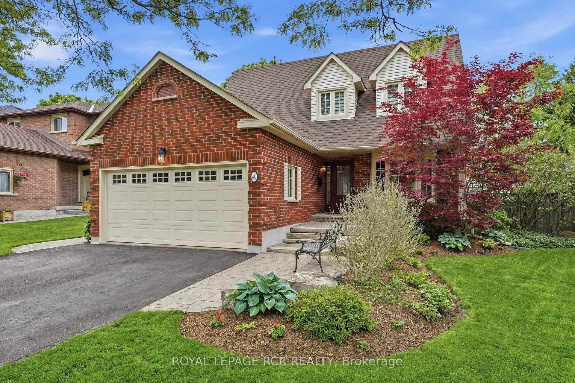 40 Moffat Crescent, Aurora, ON L4G 4Z9