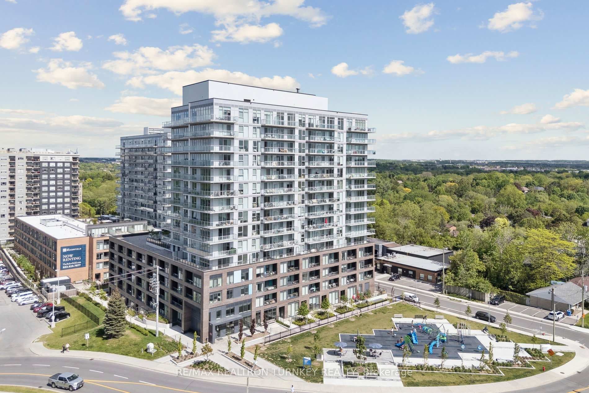 185 Deerfield Road N 311, Newmarket, ON L3Y 0G7