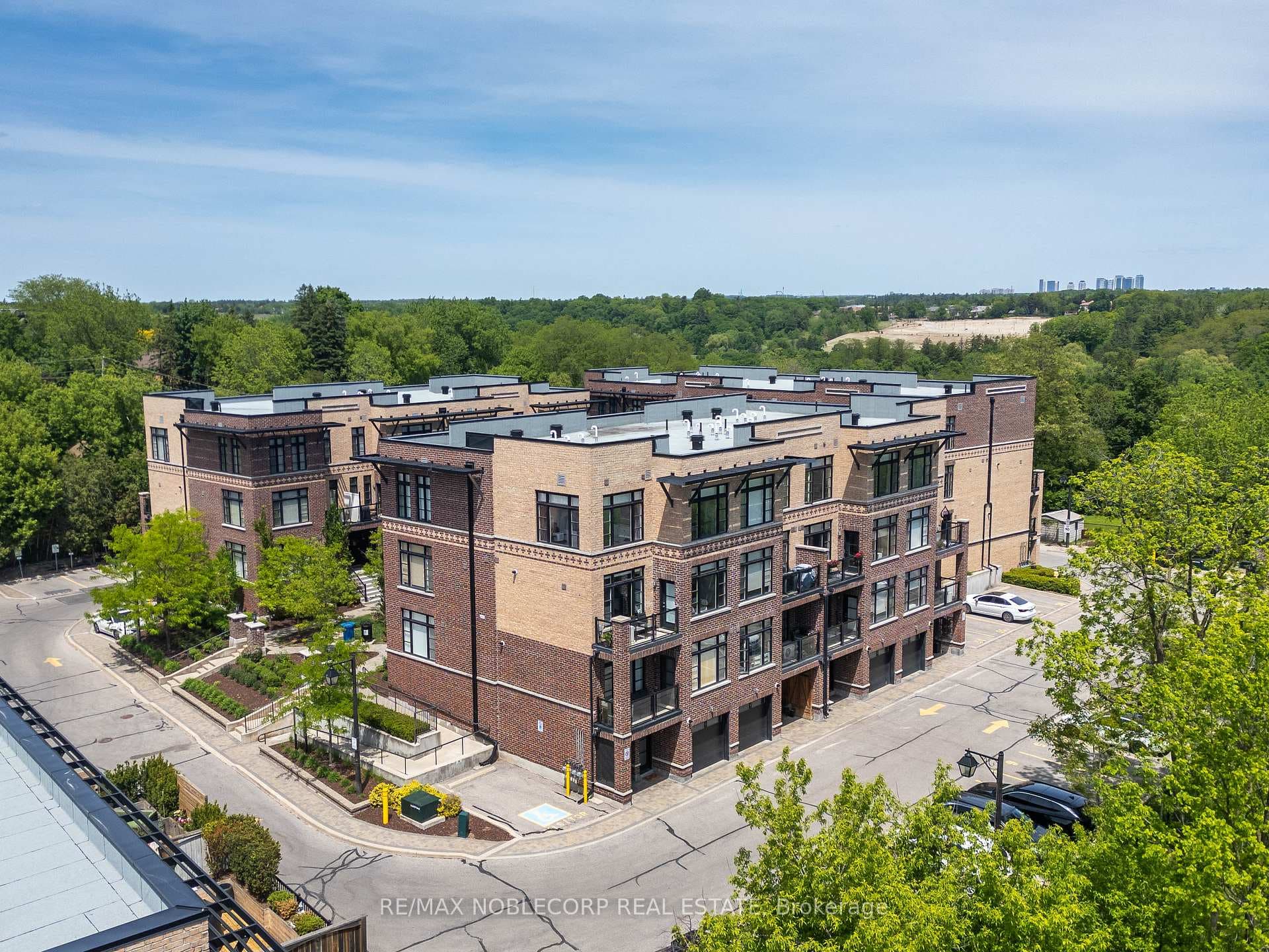 8167 Kipling Avenue 40, Vaughan, ON L4L 0G4