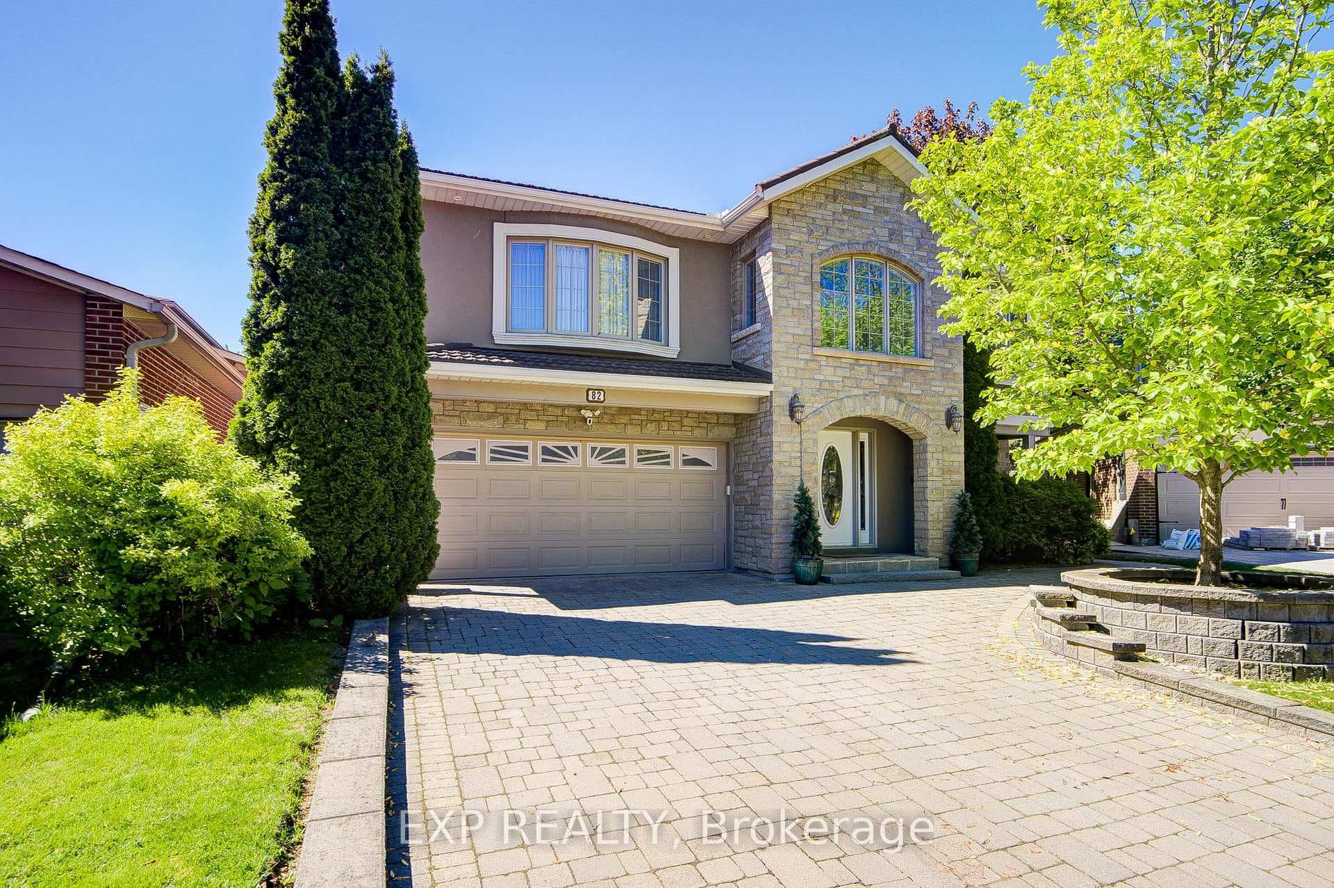 82 Derby Court, Newmarket, ON L3Y 5Z9
