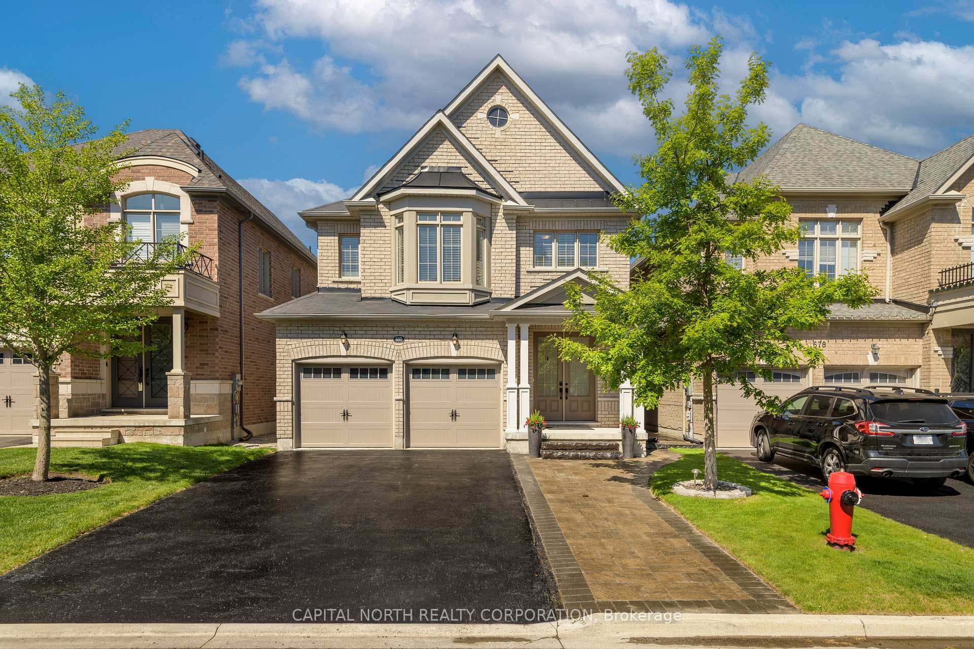 680 McGregor Farm Trail, Newmarket, ON L3X 0H3