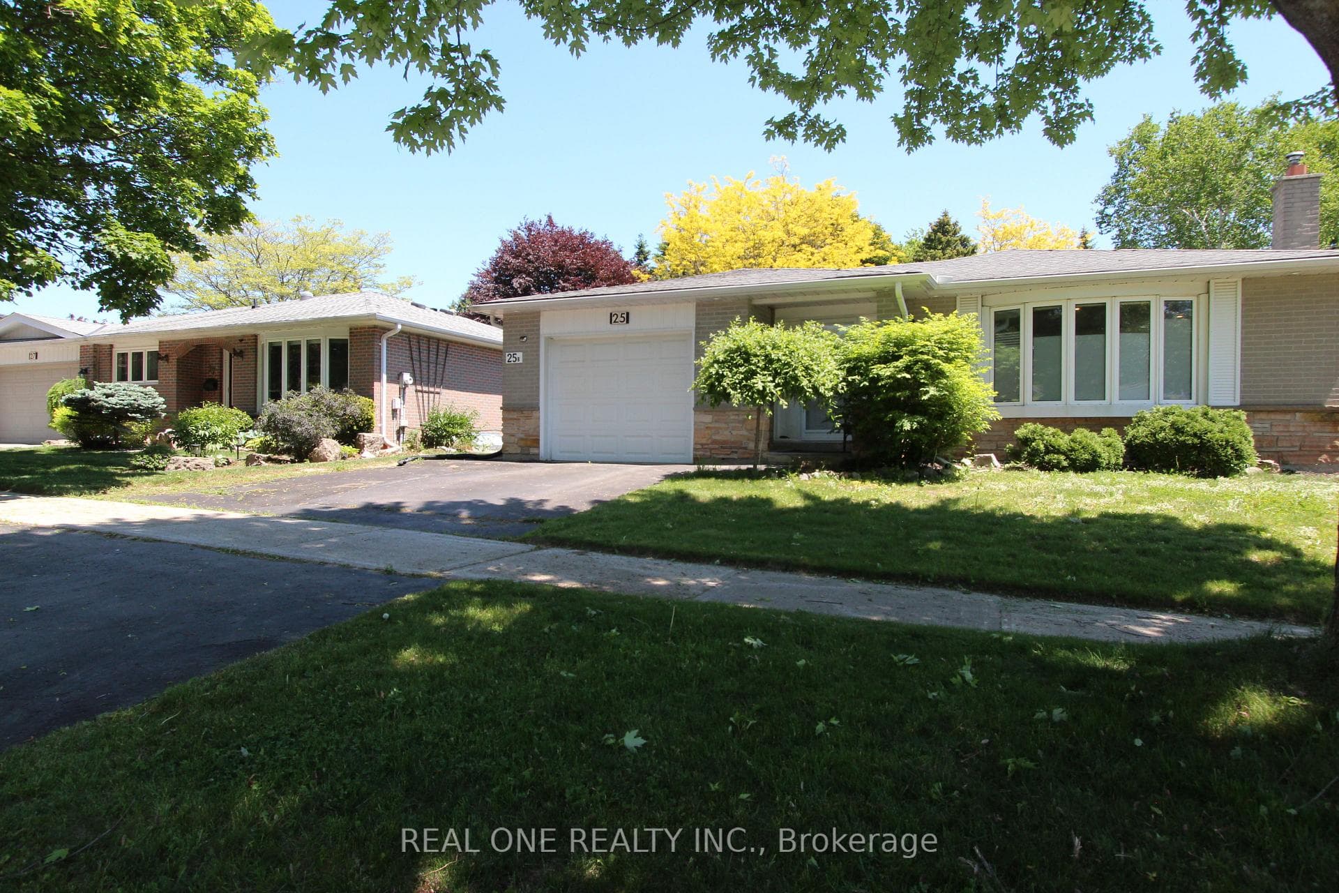 25 Bigwin Drive, Aurora, ON L4G 3C4