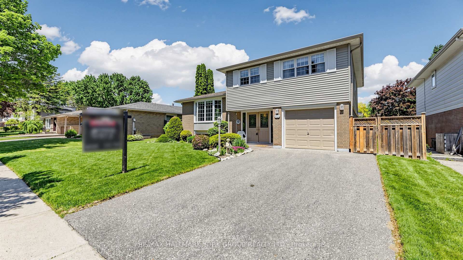 24 Devins Drive, Aurora, ON L4G 2Z1