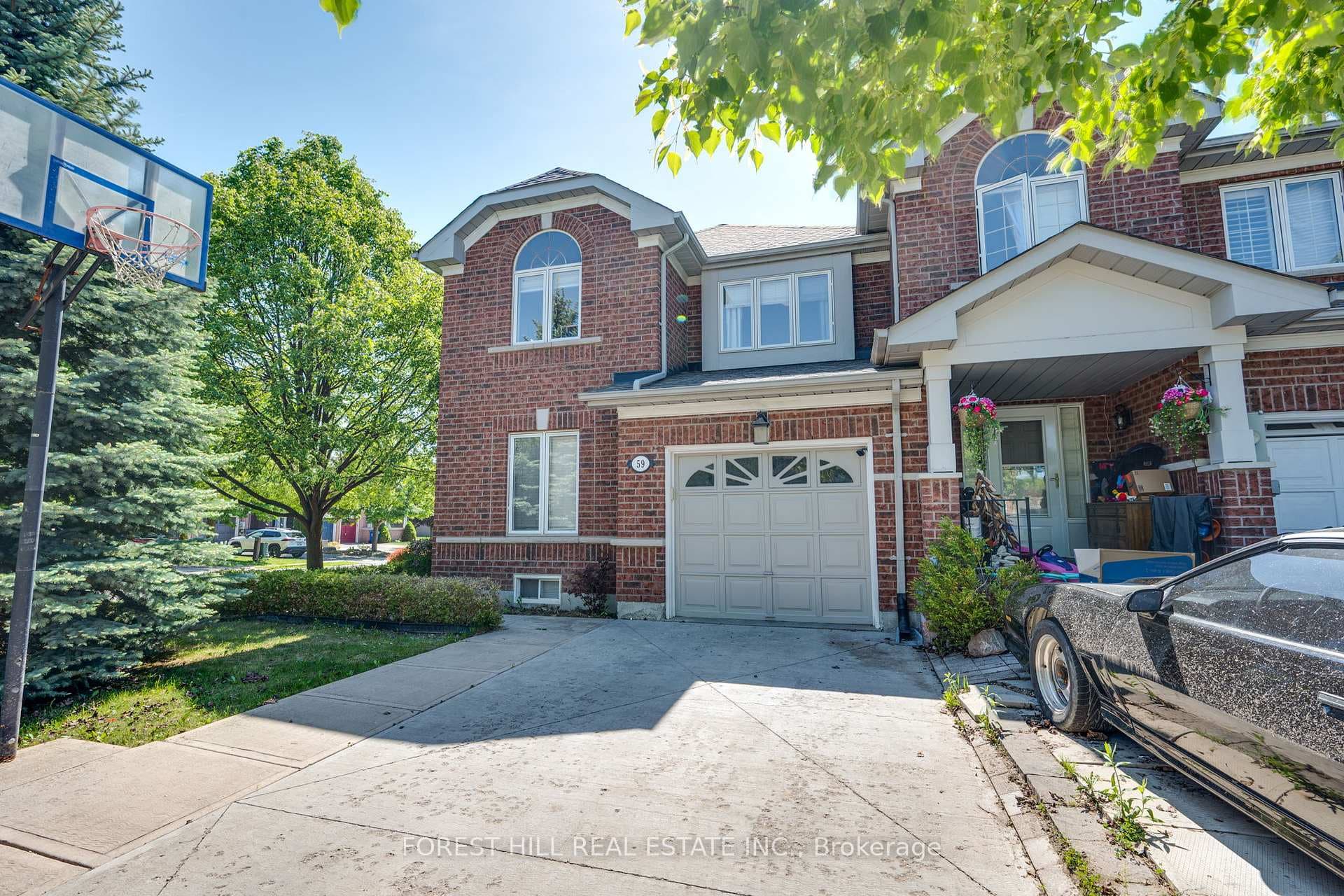 59 Banbrooke Crescent, Newmarket, ON L3X 2W9