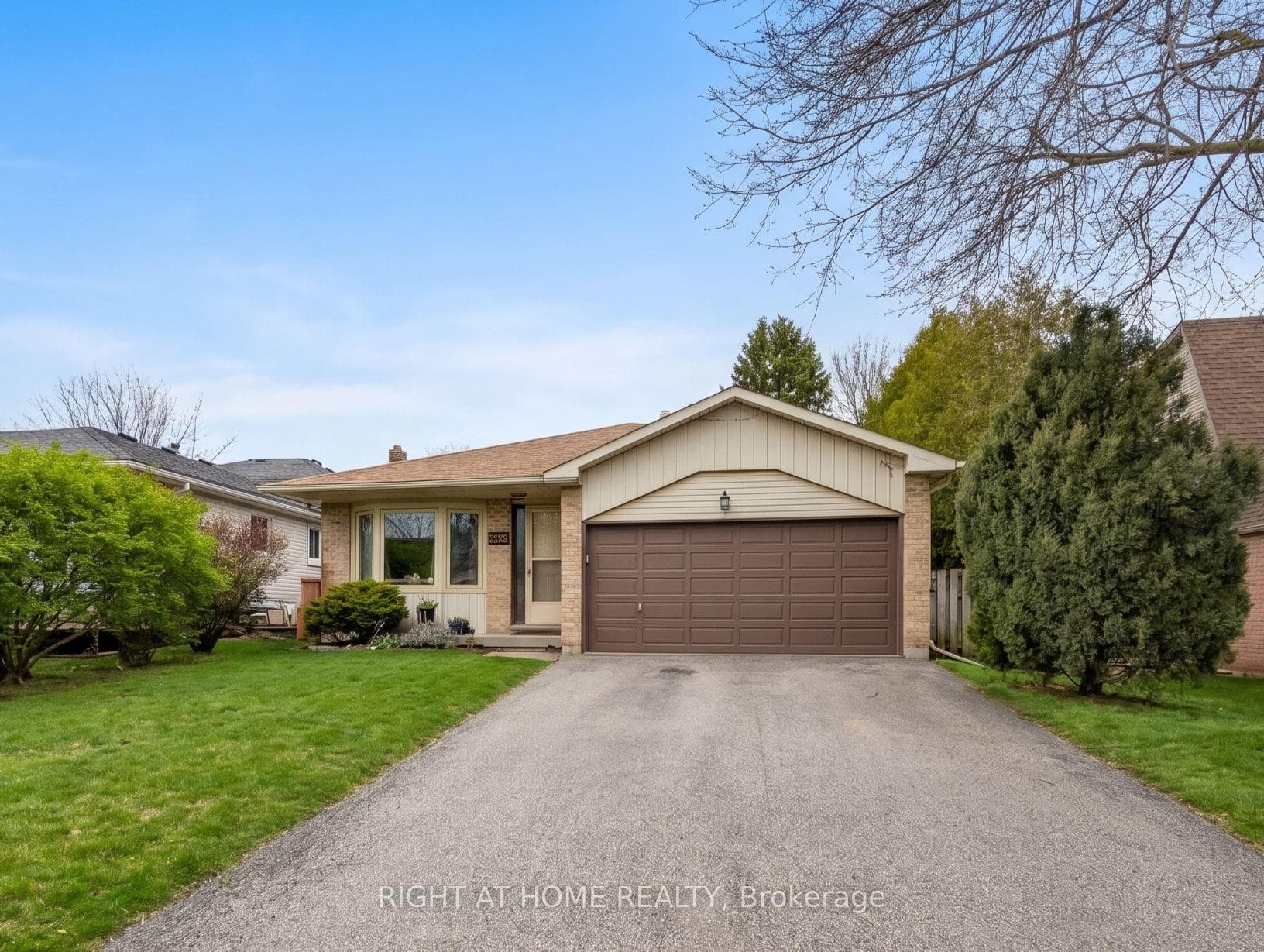 505 London Road, Newmarket, ON L3Y 6E4