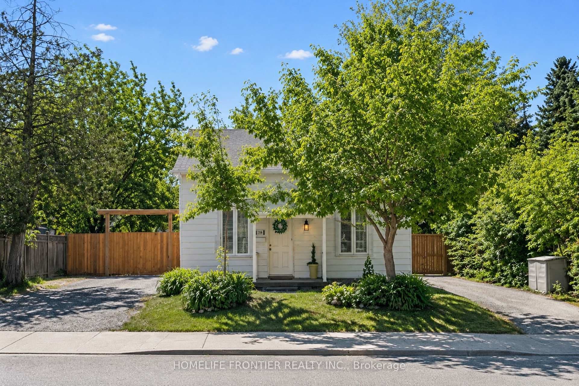 634 Gorham Street, Newmarket, ON L3Y 1L4