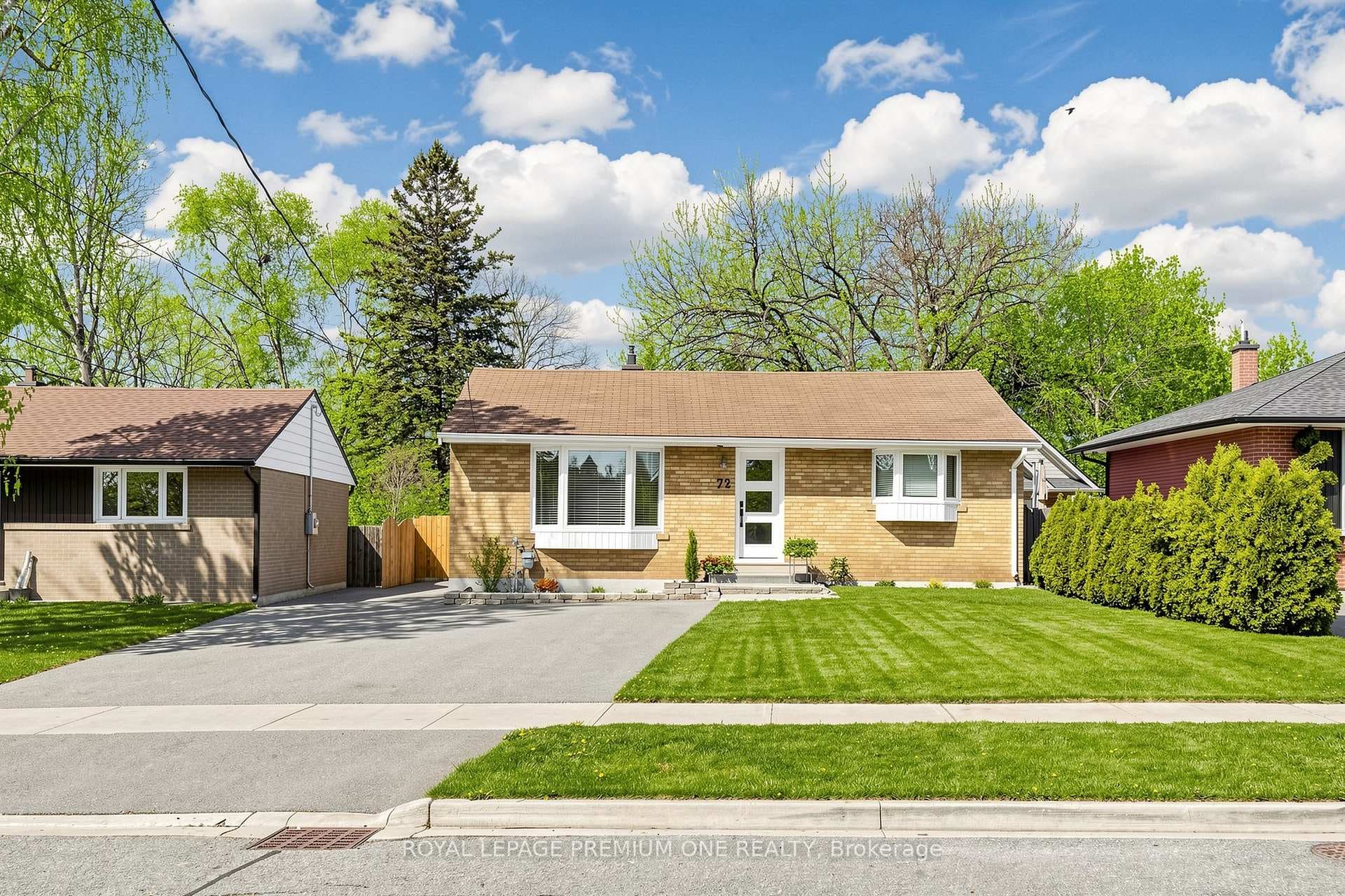72 Thornton Avenue, Bradford West Gwillimbury, ON L3Z 1N4