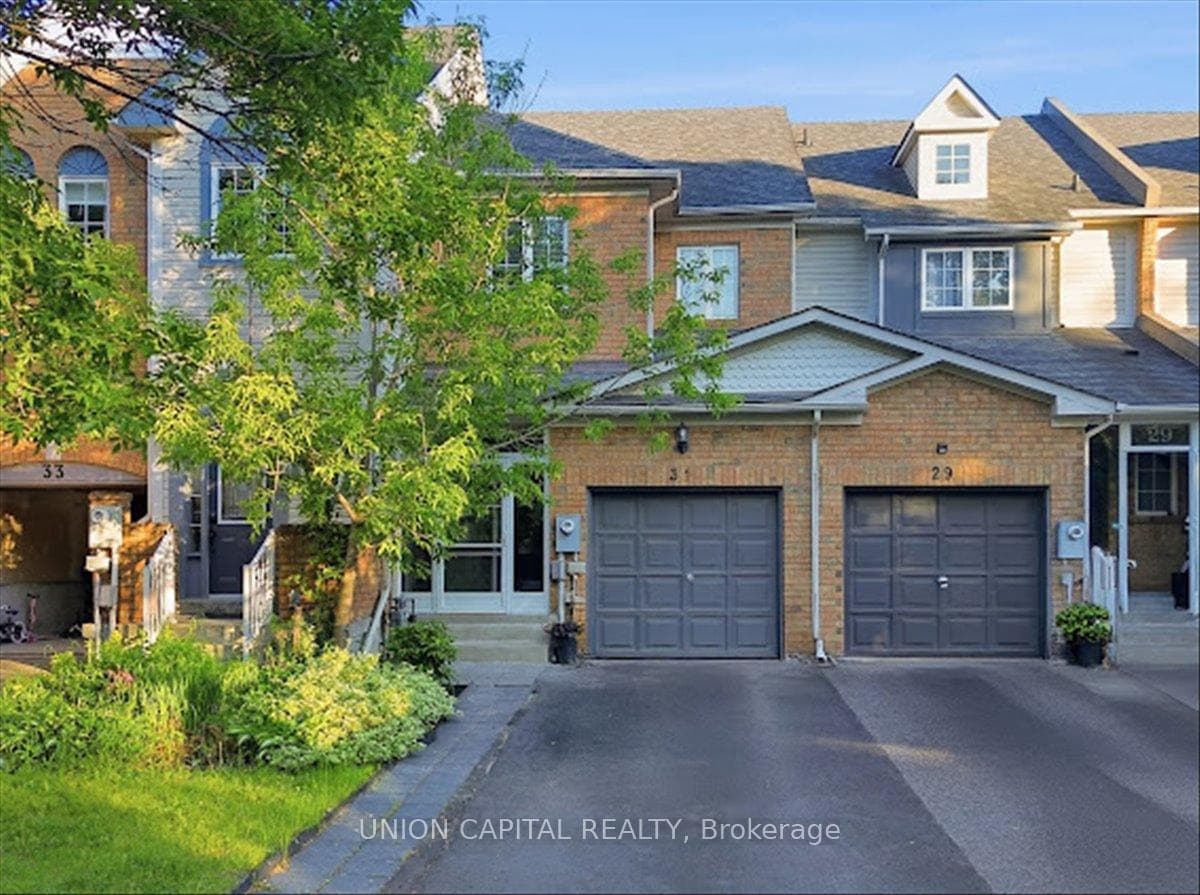 31 Ochalski Road, Aurora, ON L4G 7J3