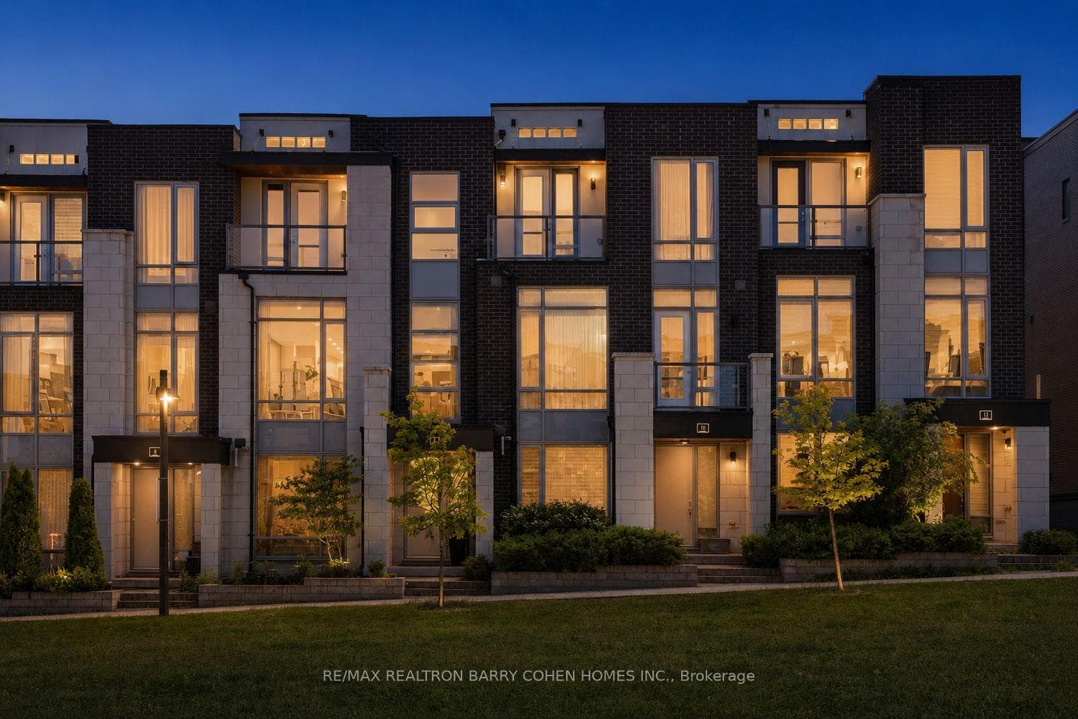 8 Heriot Place, Vaughan, ON L6A 4Z6