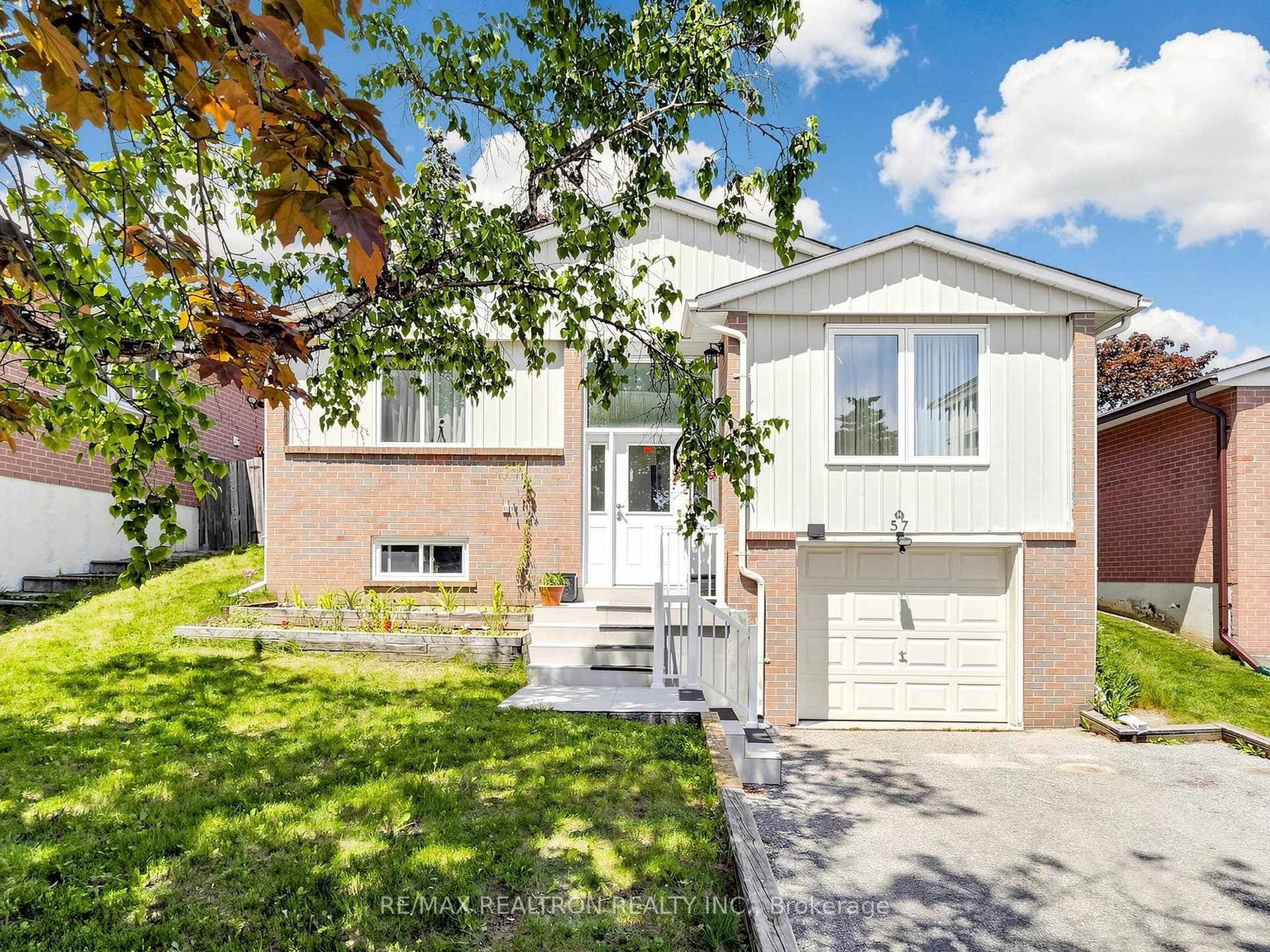 57 William Roe Boulevard, Newmarket, ON L3Y 5E9
