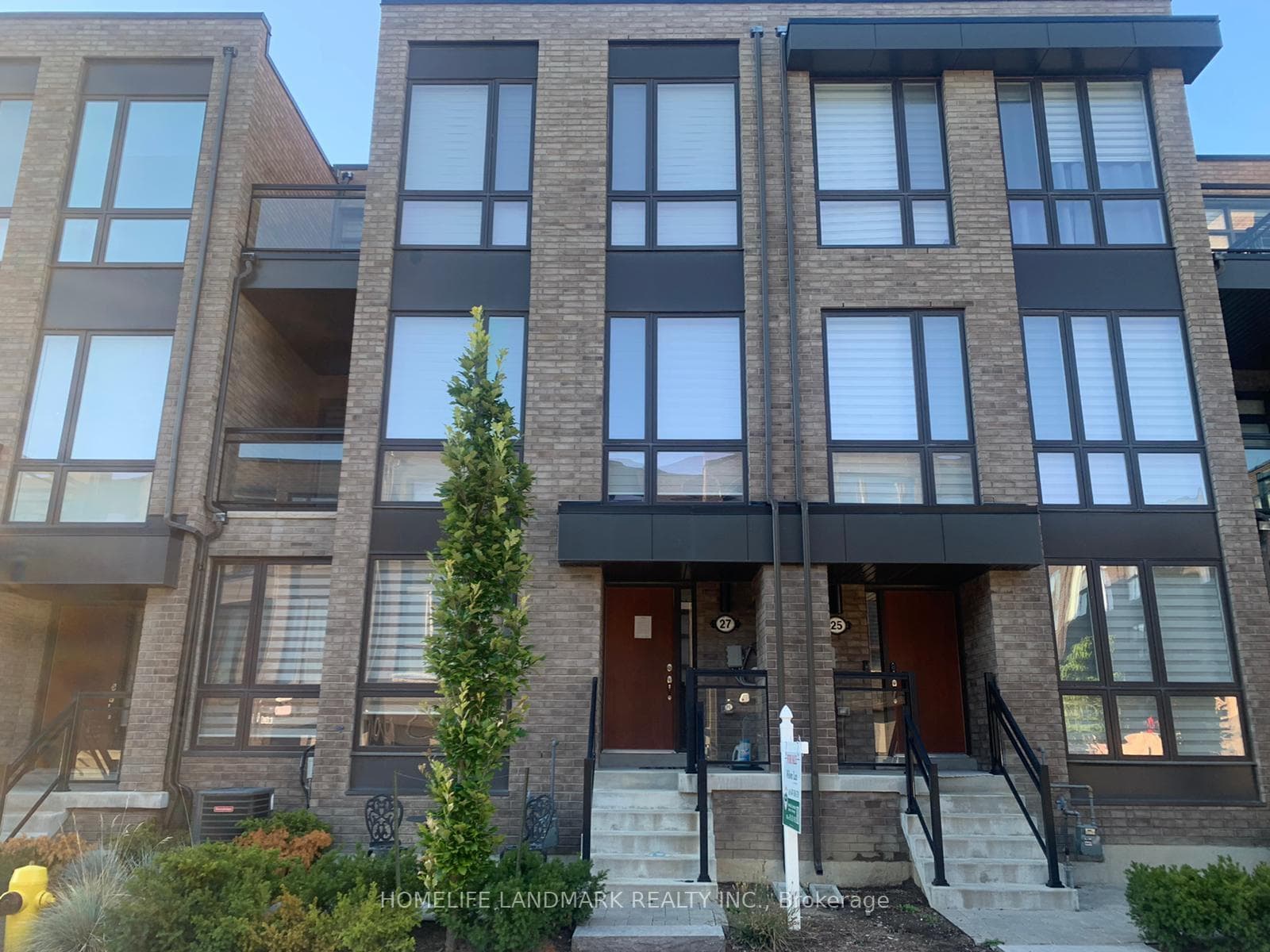 27 Thorncrest Drive, Vaughan, ON L4J 0K1
