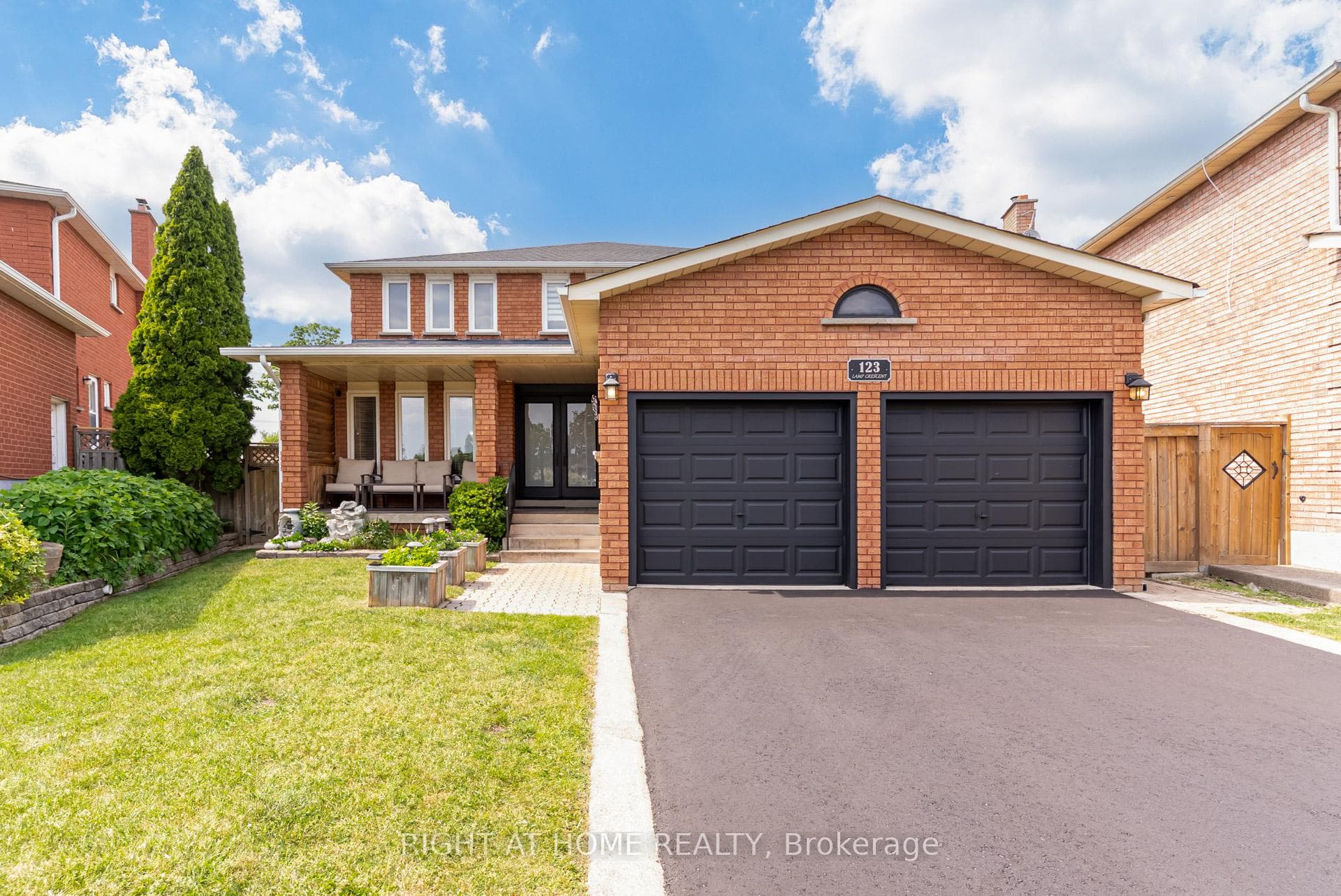 123 Lamp Crescent, Vaughan, ON L4L 6J7