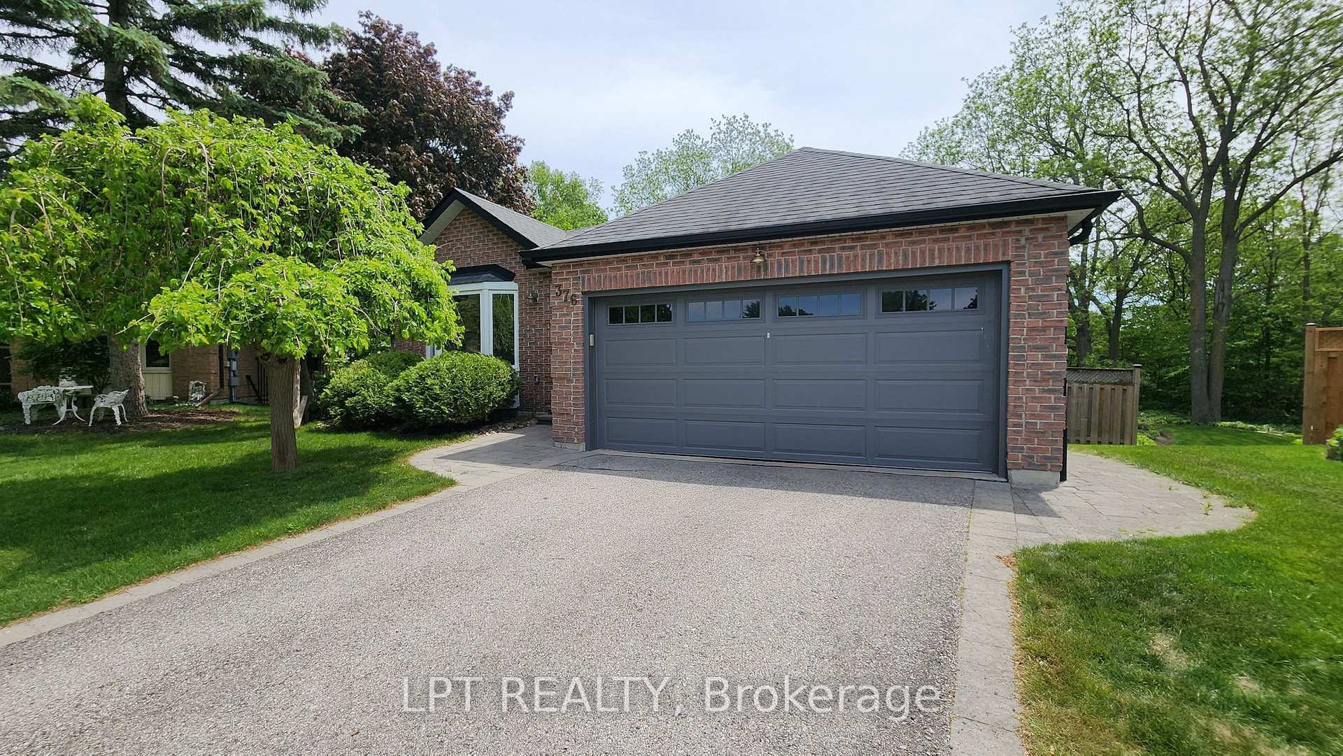 376 Wakefield Place, Newmarket, ON L3Y 6N6