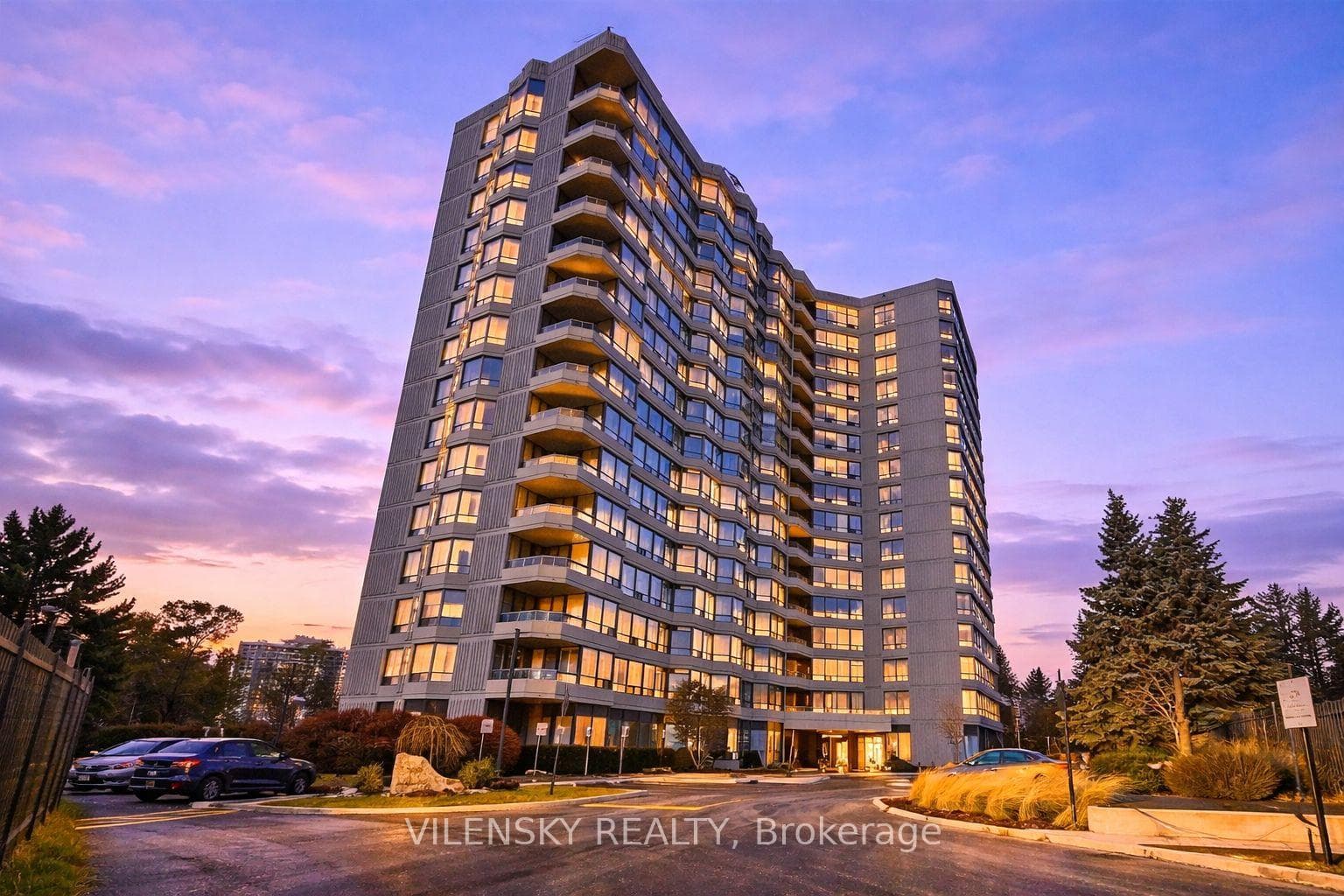 7460 Bathurst Street 214, Vaughan, ON L4J 7K9
