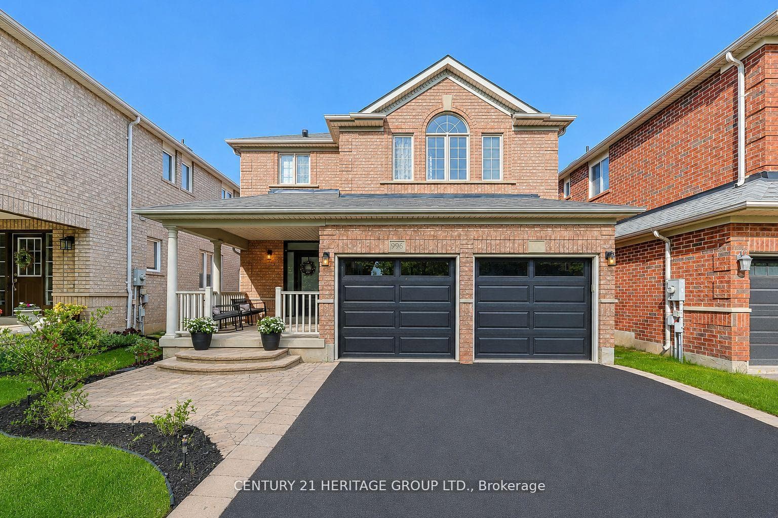 996 Oaktree Crescent, Newmarket, ON L3X 2Z2