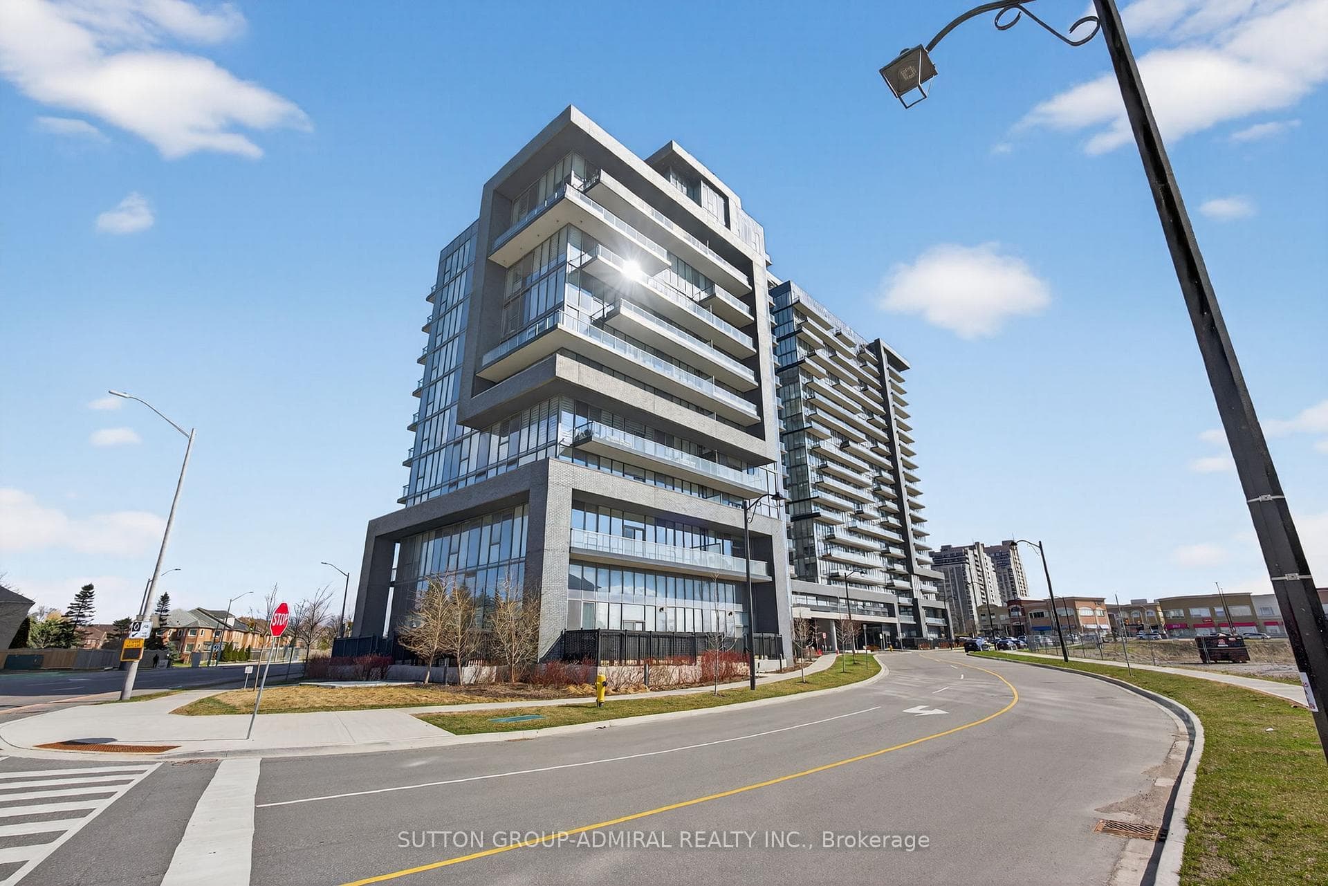 10 Gatineau Drive 1303, Vaughan, ON L4J 0L2