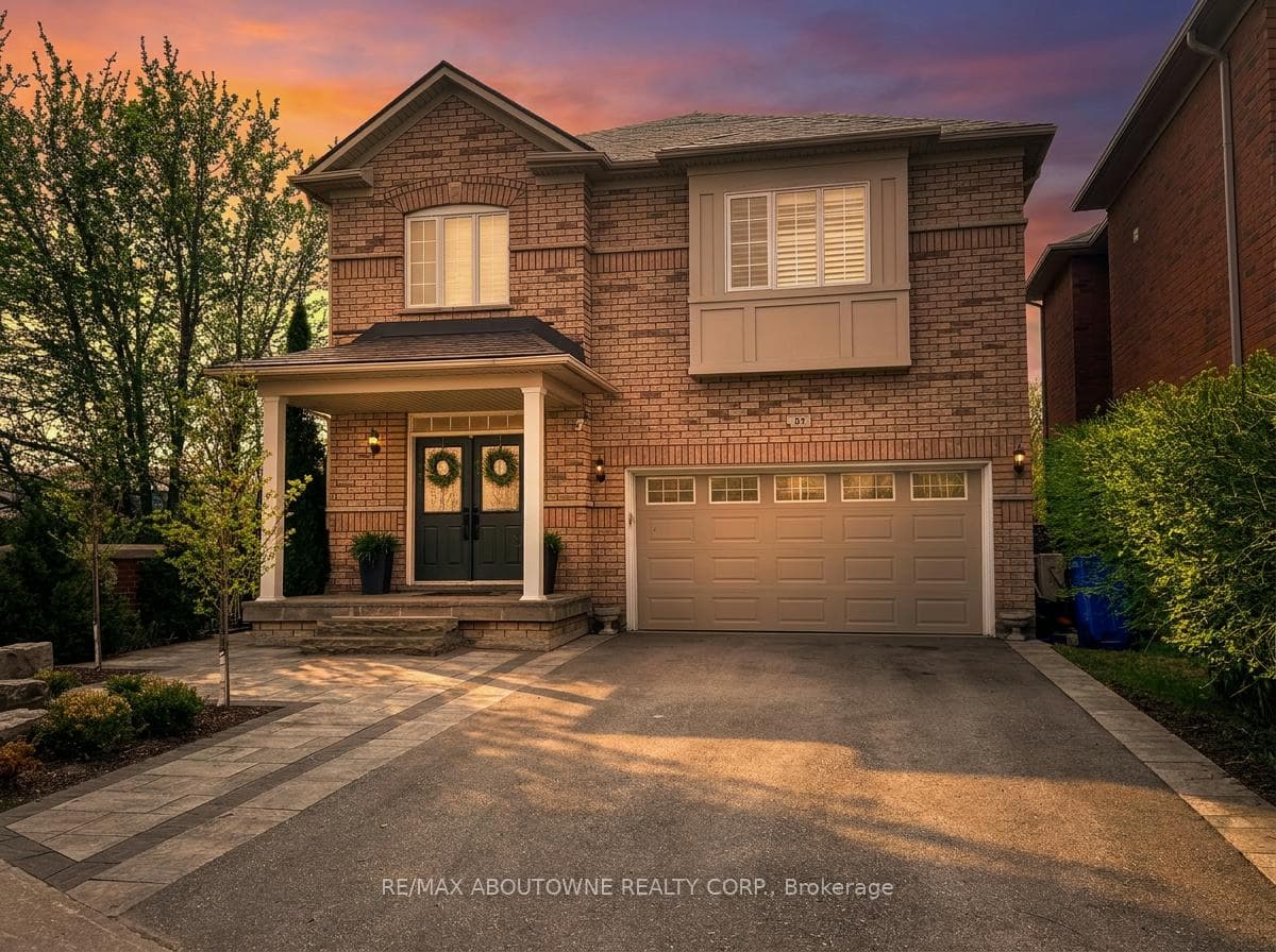 85 Earl Stewart Drive, Aurora, ON L4G 7P4