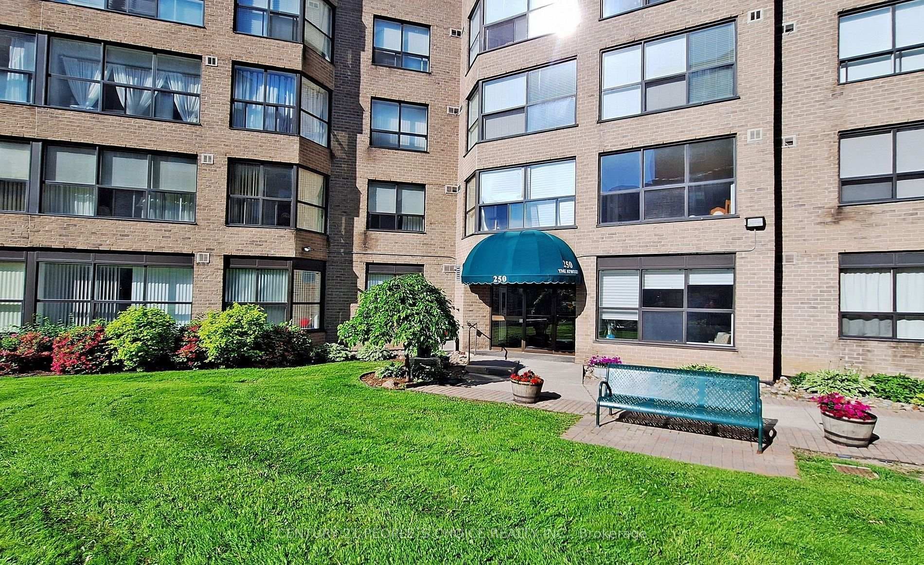 250 Davis Drive 909, Newmarket, ON L3Y 7T7