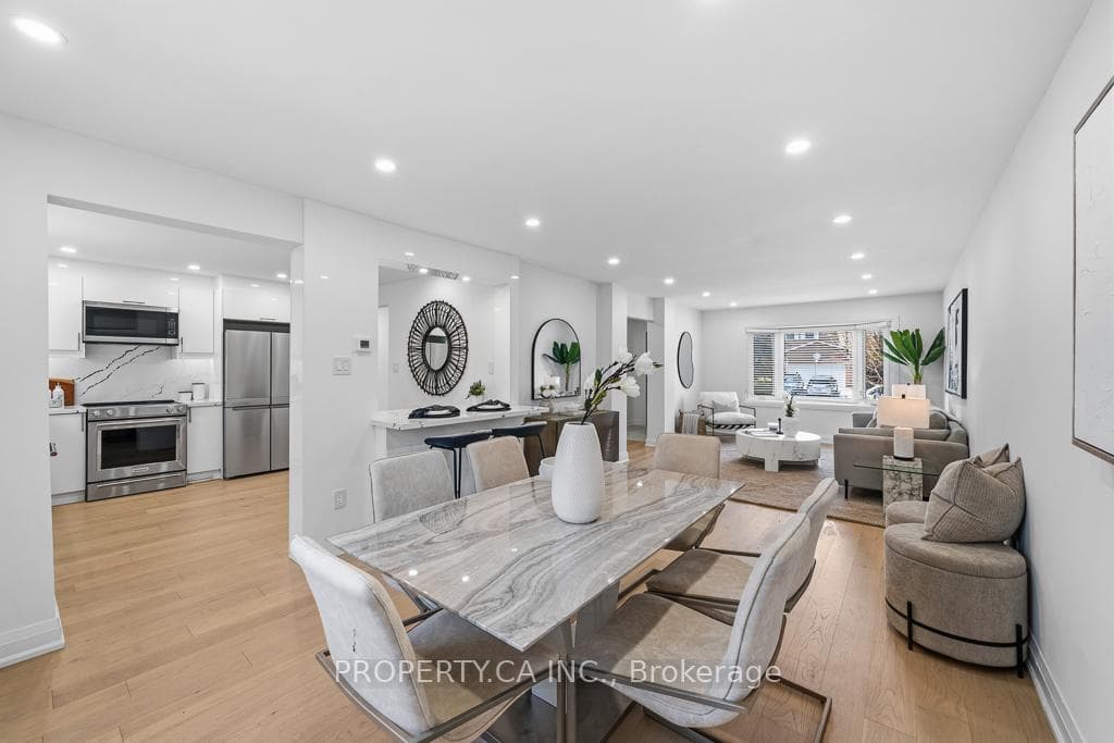 217 Hampton Court, Newmarket, ON L3Y 6J5