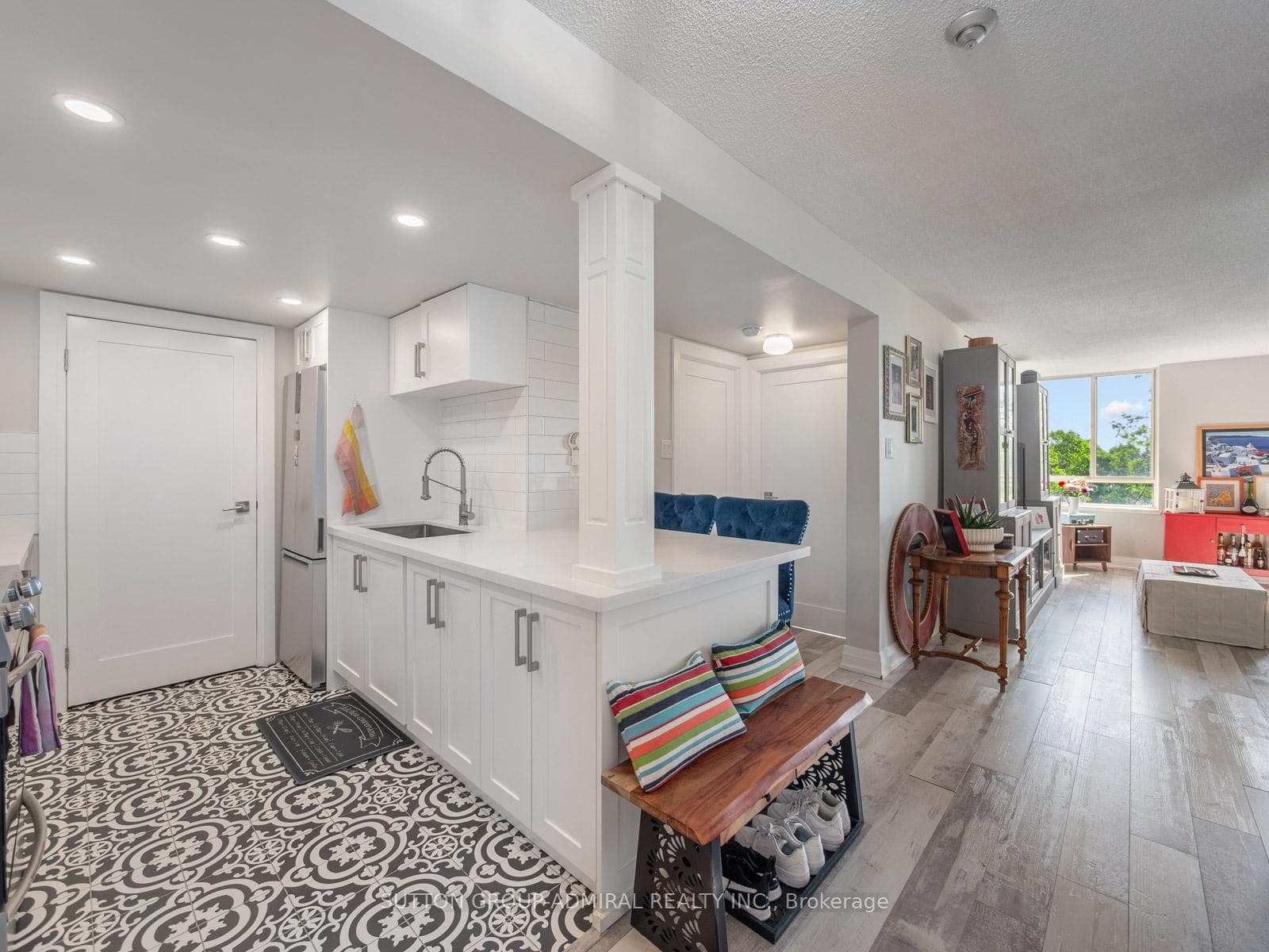 14924 Yonge Street 401, Aurora, ON L4G 6H7
