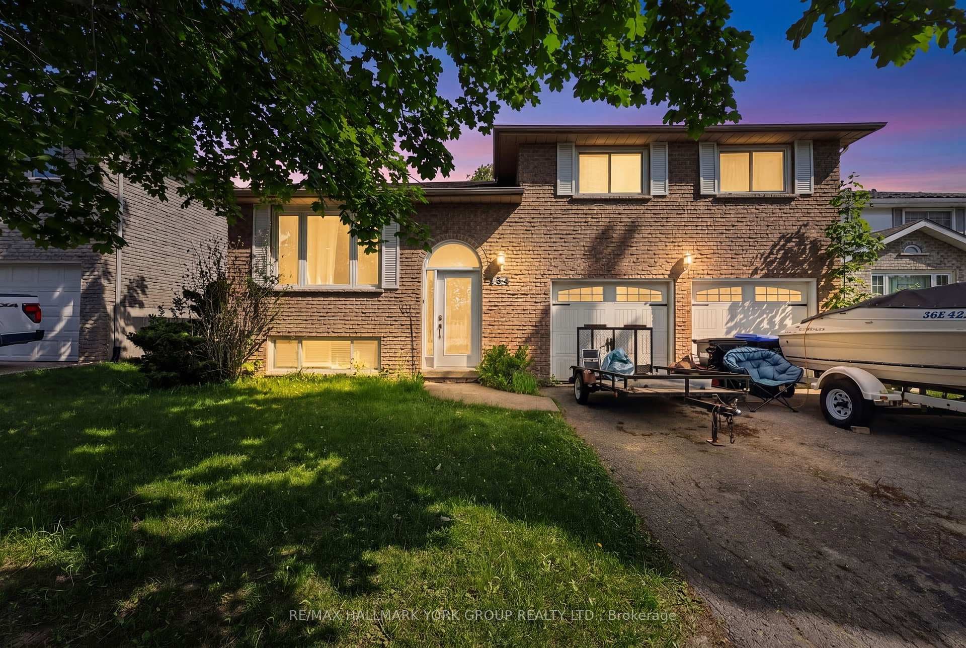 134 Crown Crescent, Bradford West Gwillimbury, ON L3Z 2L5