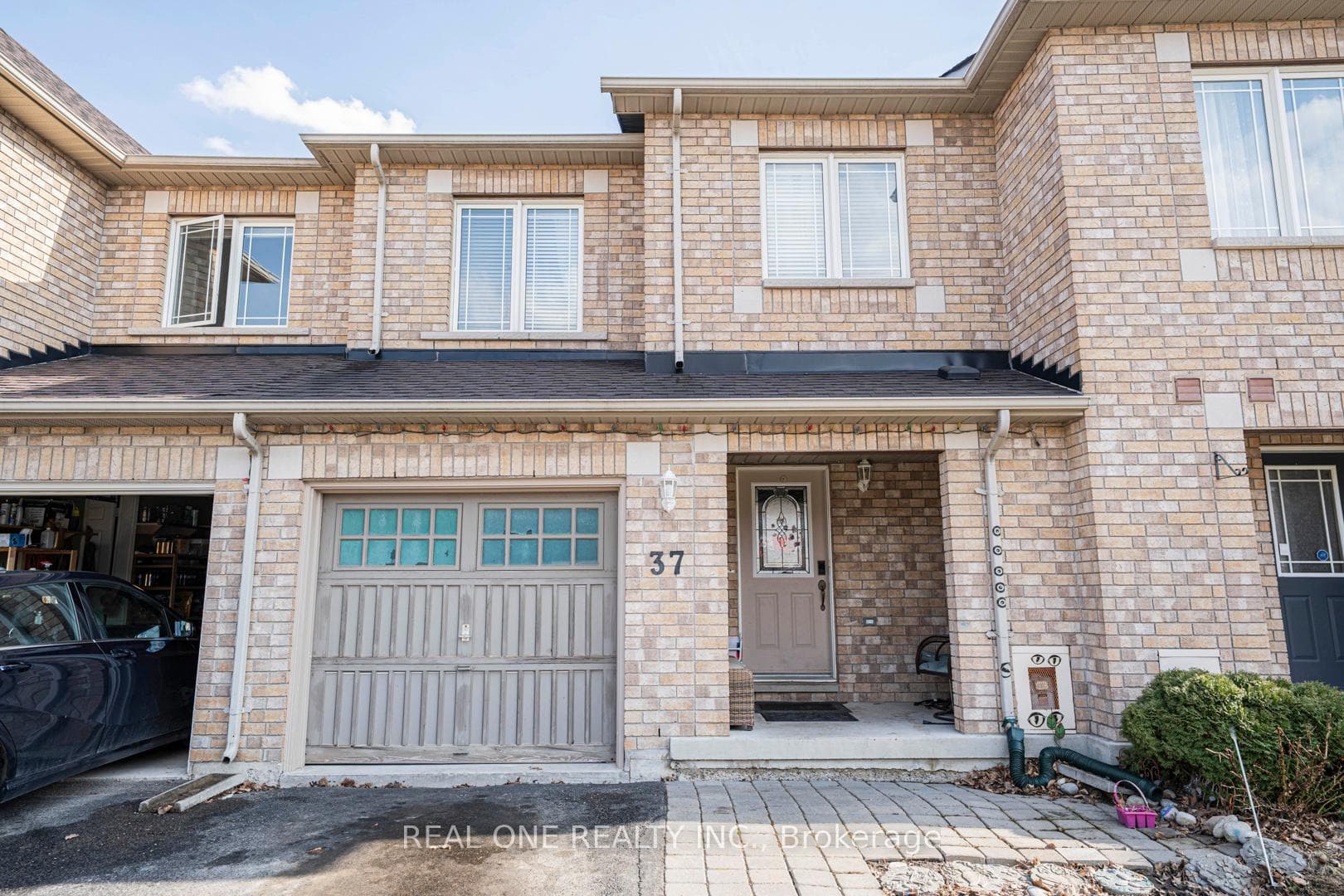 37 Bilbrough Street, Aurora, ON L4G 7W3