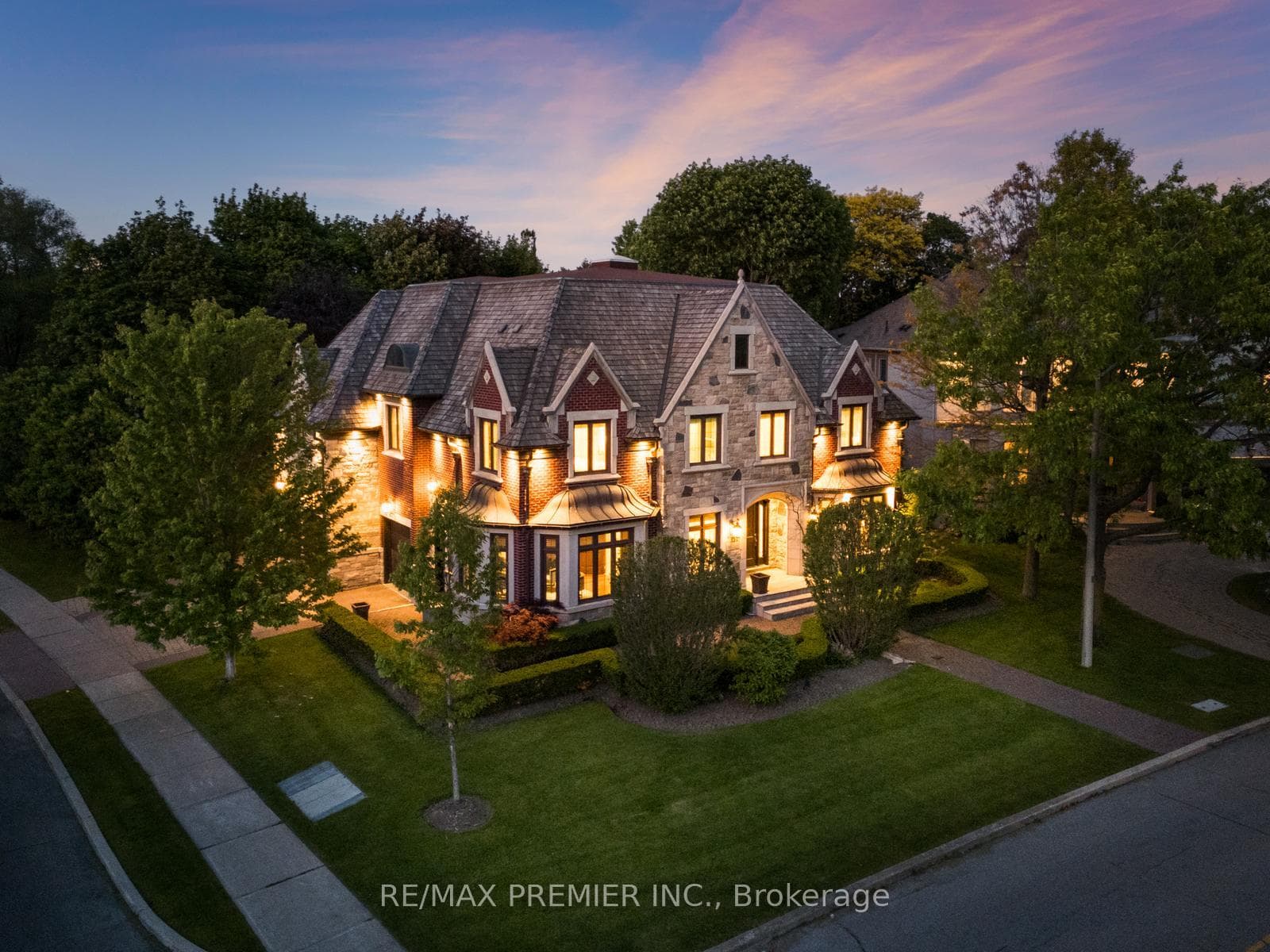 122 Mckenzie Way, Bradford West Gwillimbury, ON L3Z 4J4