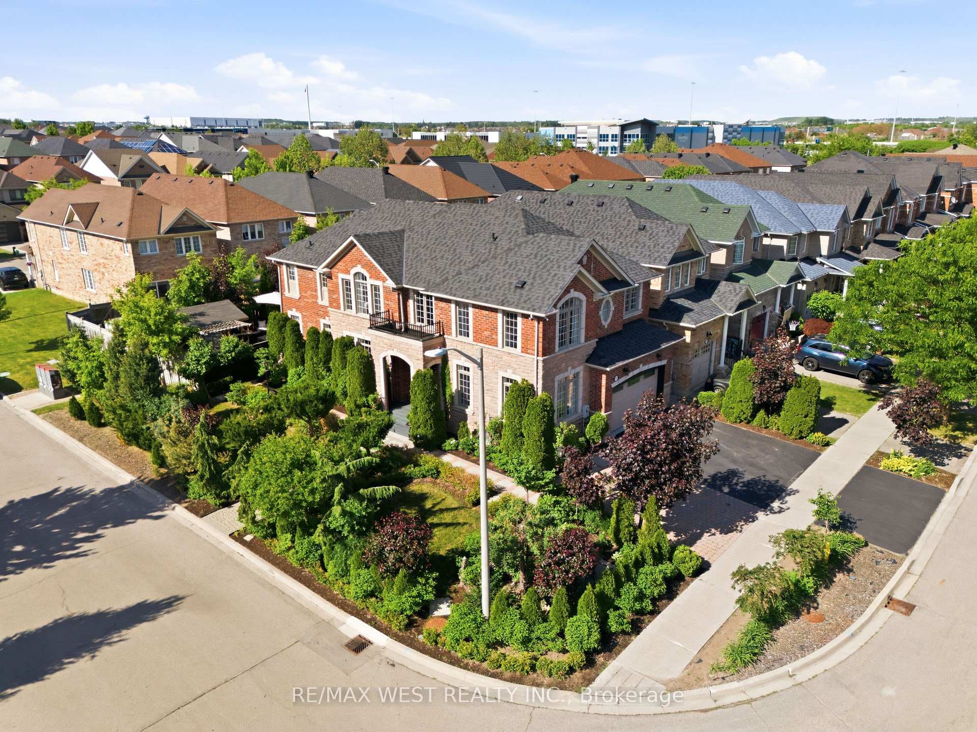 127 Ozner Crescent, Vaughan, ON L4H 0G1