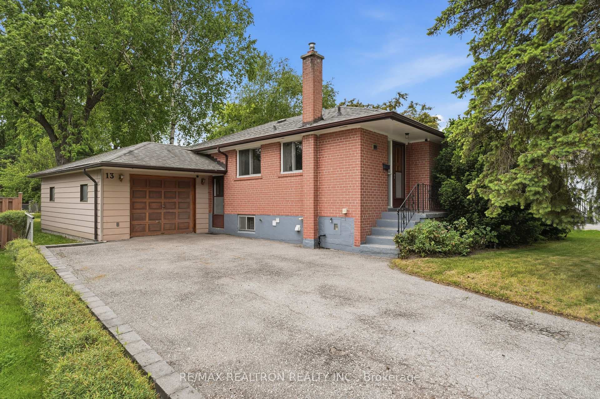 13 Kemano Road, Aurora, ON L4G 2Y2