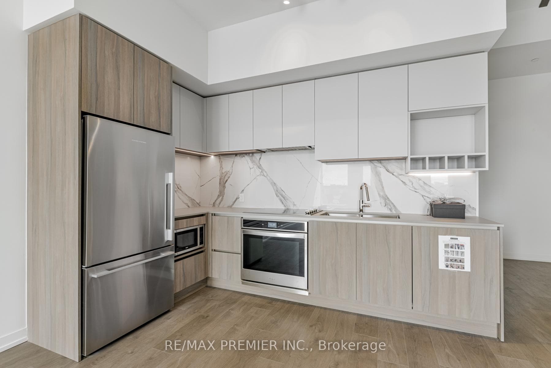 7 Buttermill Avenue TH17, Vaughan, ON L4K 0M5