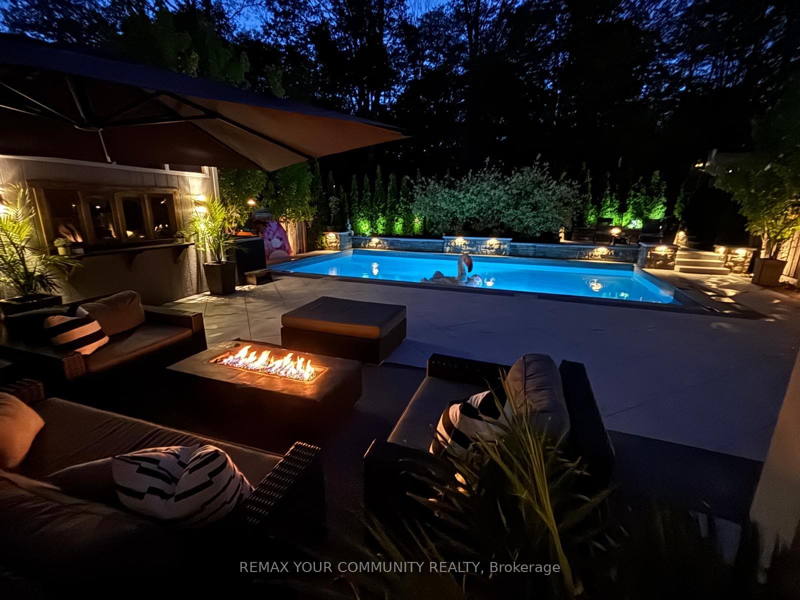 106 Forest Grove Court, Aurora, ON L4G 3G4