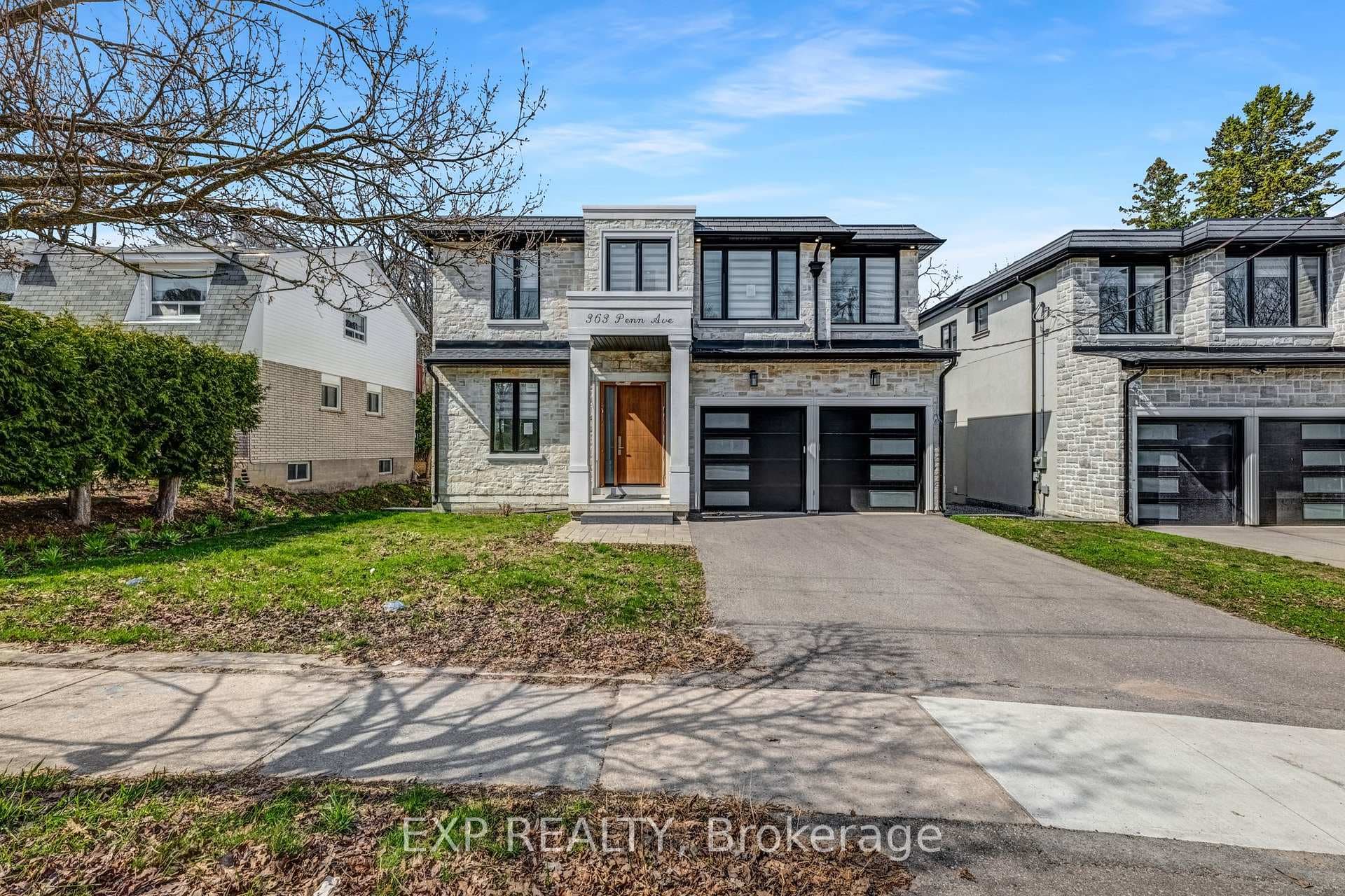 363 Penn Avenue, Newmarket, ON L3Y 2S7