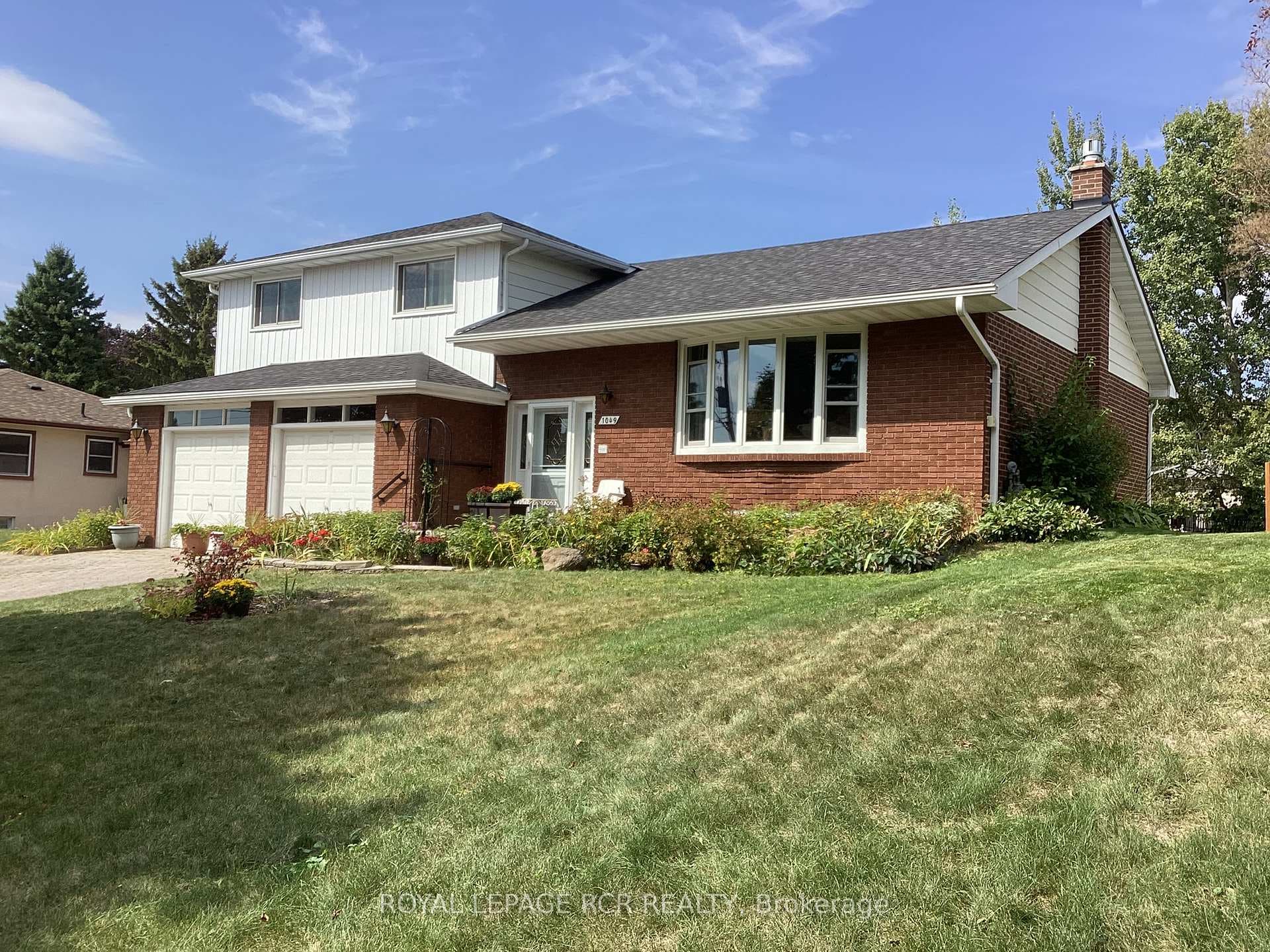 1049 Elgin Street, Newmarket, ON L3Y 3C3