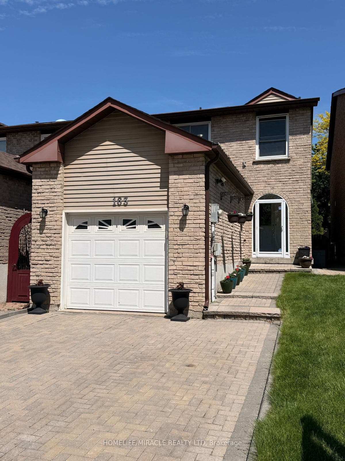 163 Mabley Crescent, Vaughan, ON L4J 2Z7