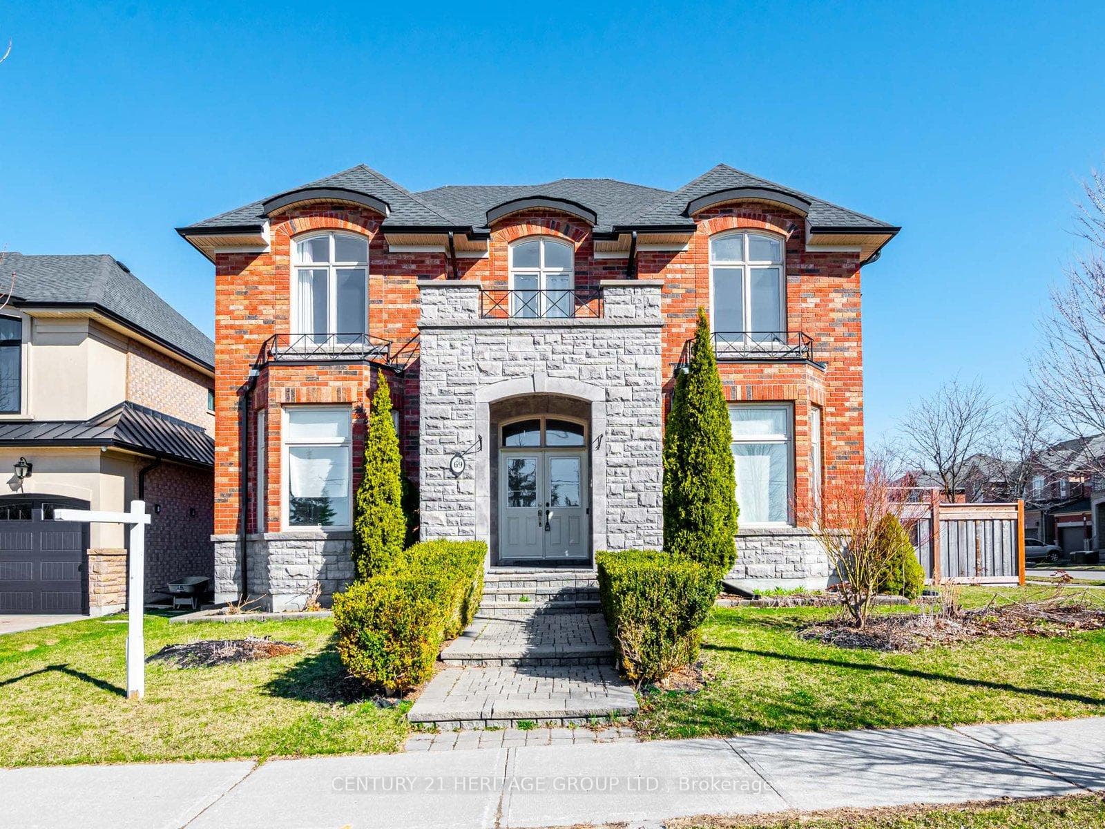 69 Morland Crescent, Aurora, ON L4G 7Z2
