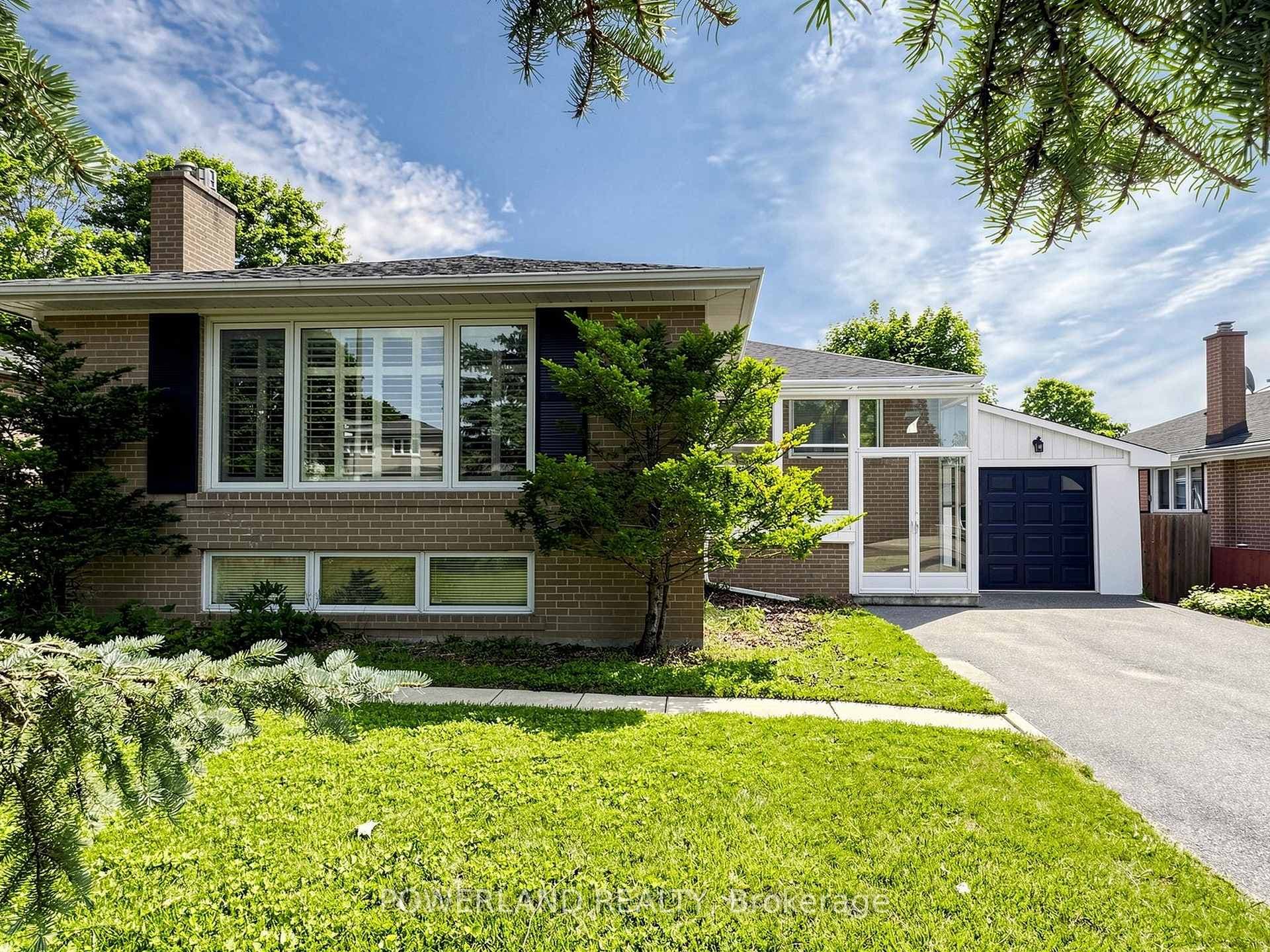 7 Laurentide Avenue, Aurora, ON L4G 3B3