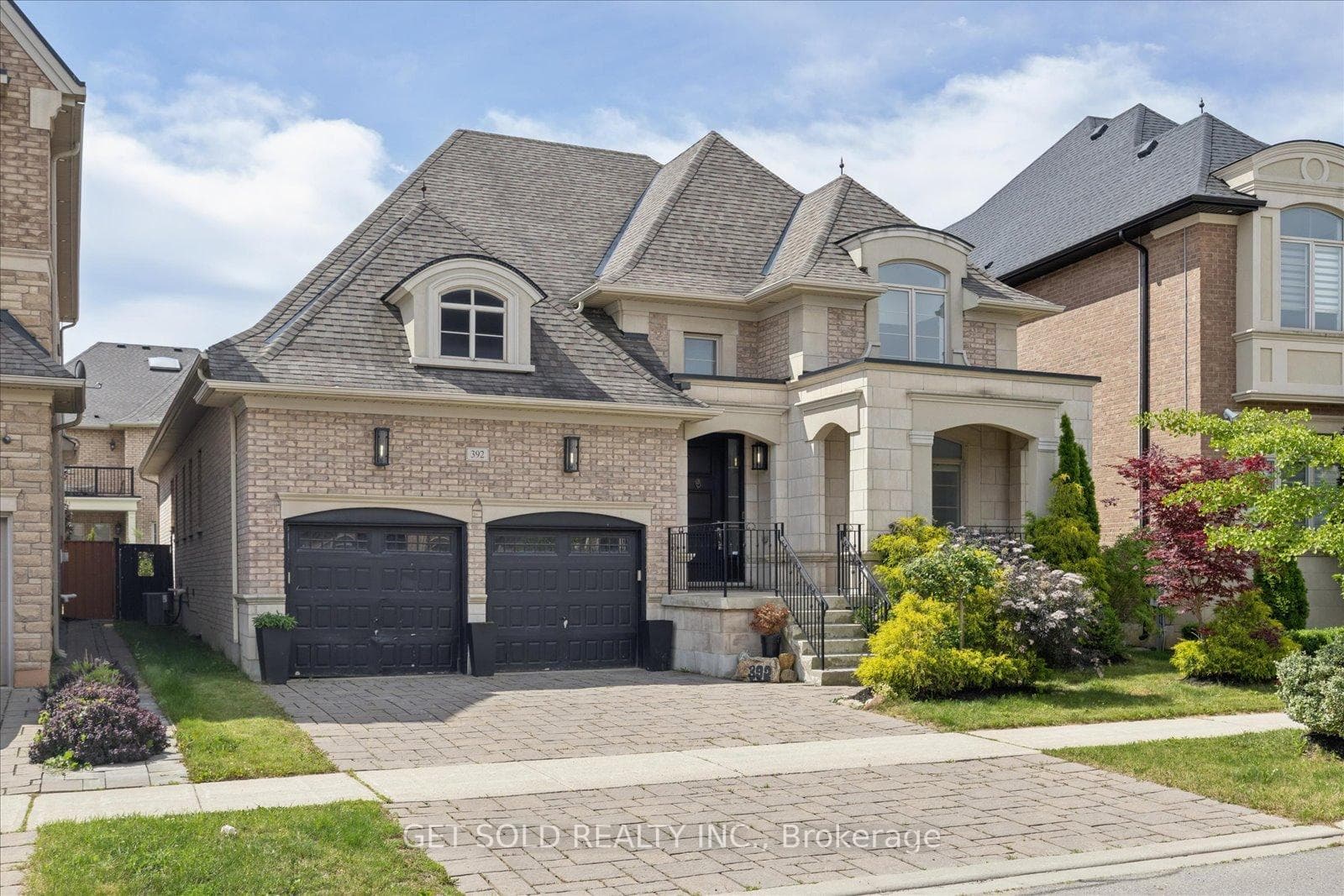 392 Woodgate Pines Drive, Vaughan, ON L4H 3X4
